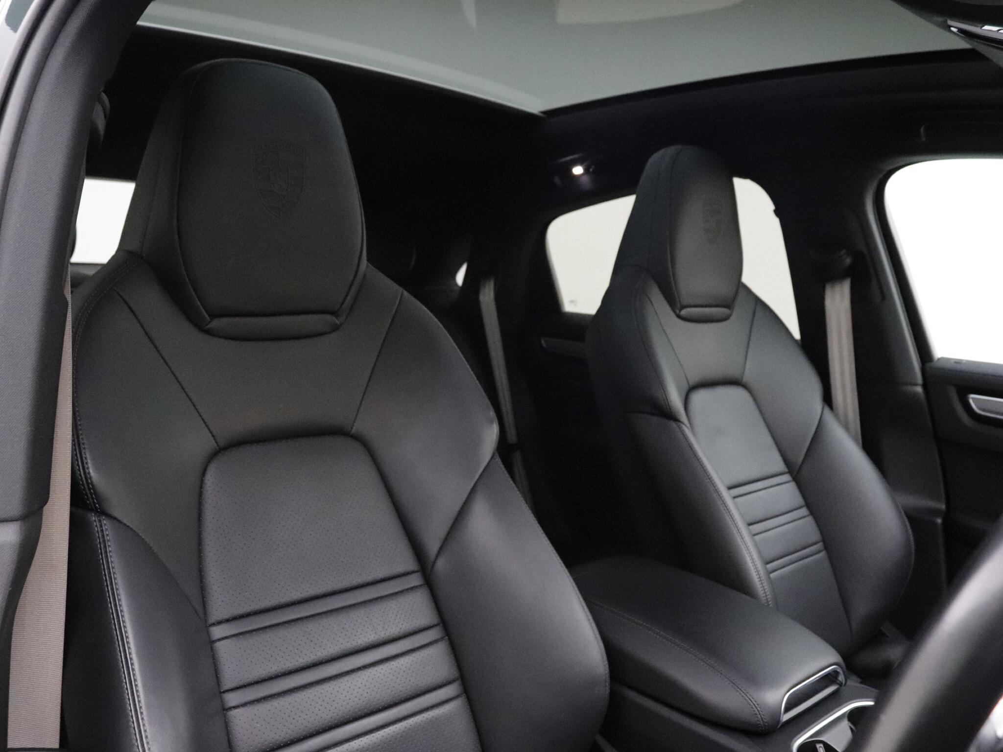 Porsche Cayenne view 35