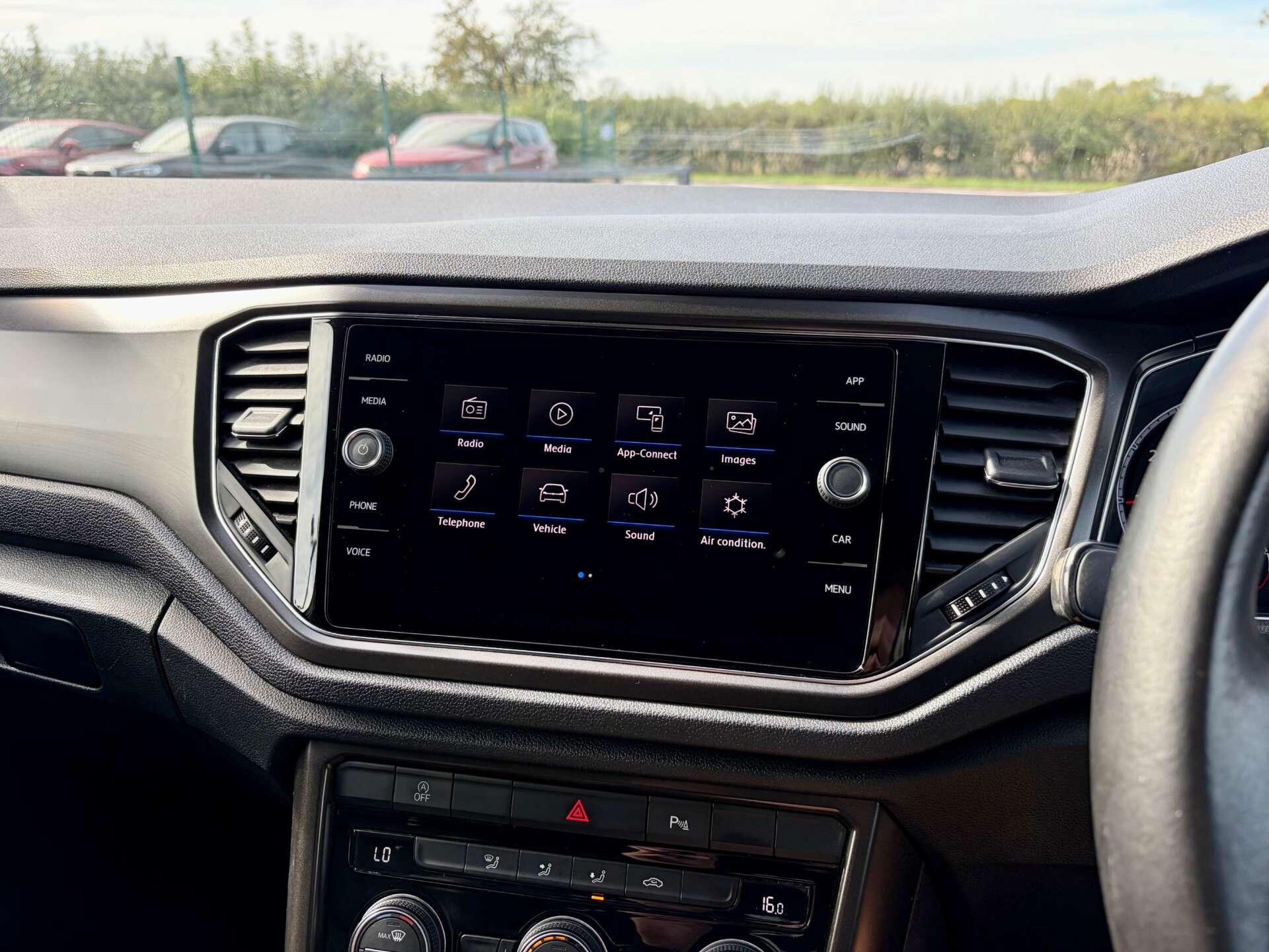 Volkswagen T-Roc view 42