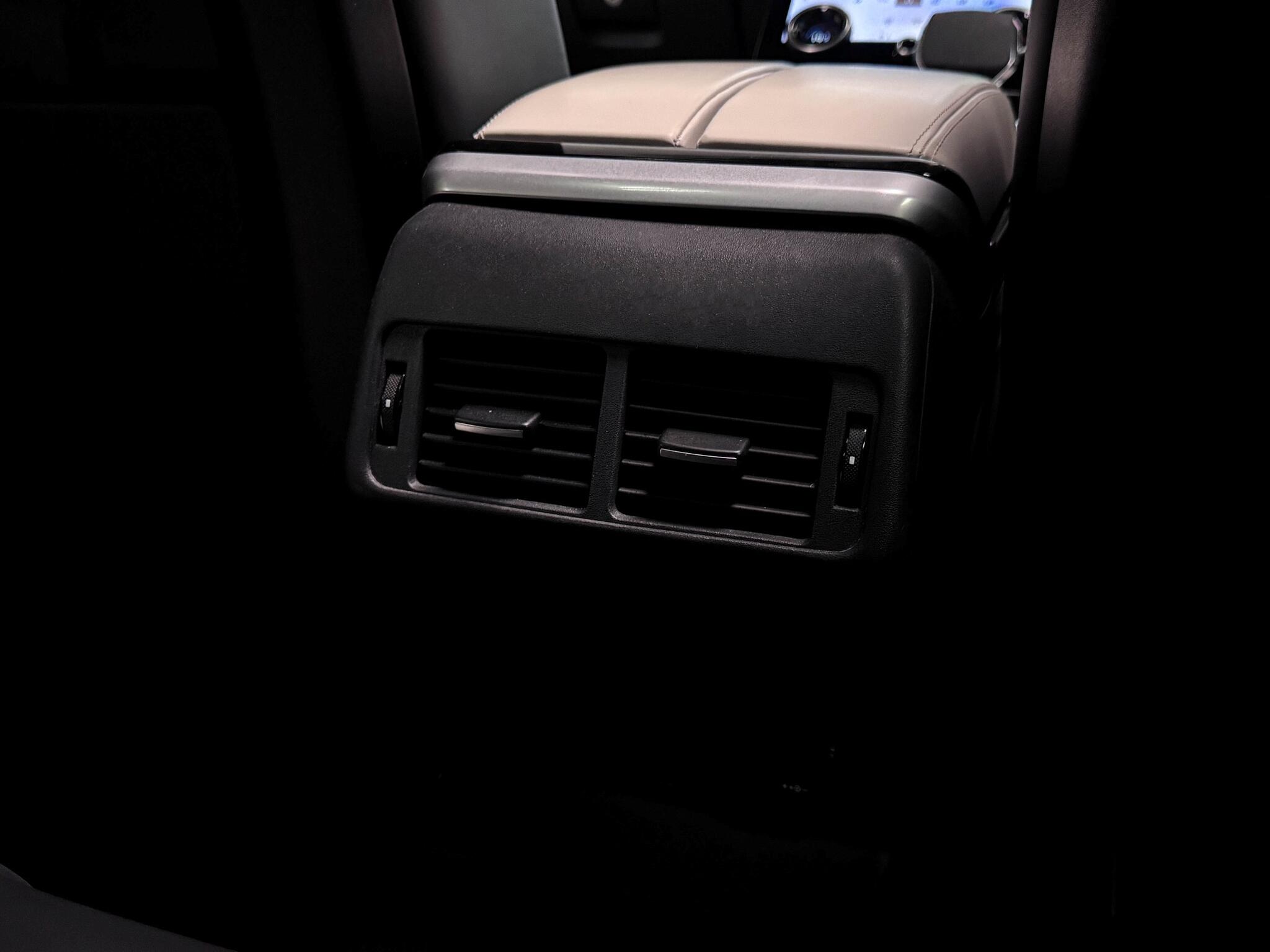 Land Rover Range Rover Velar view 13