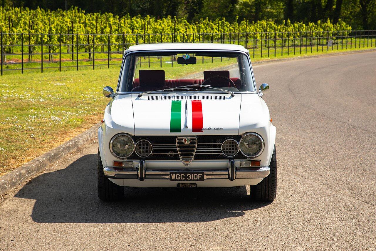 Alfa Romeo Giulia view 69