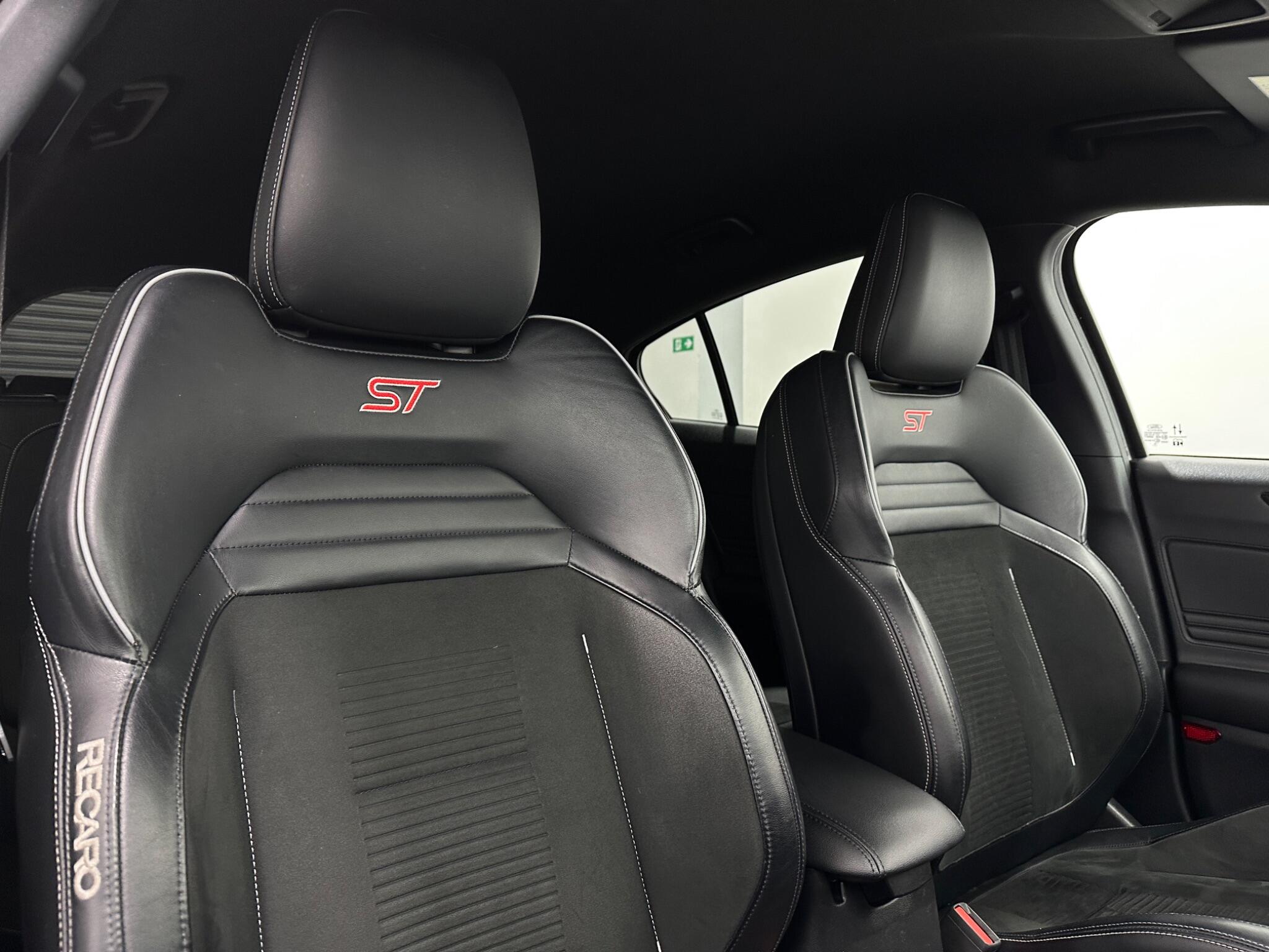Ford Focus view 32