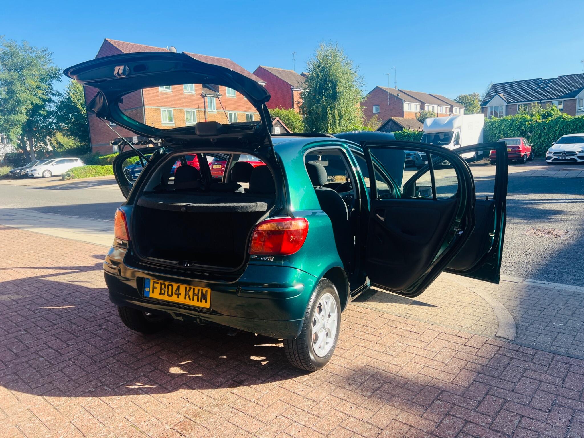 Toyota Yaris view 23