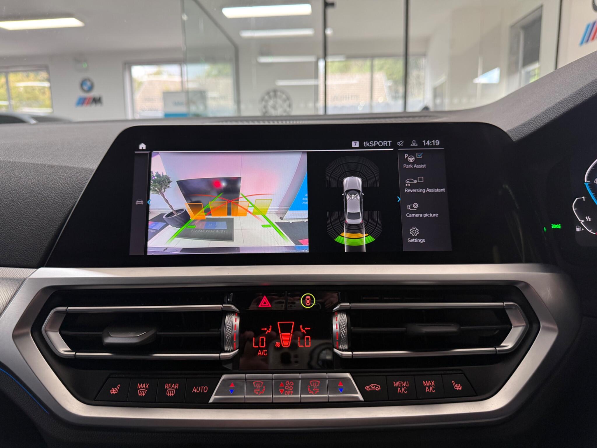 BMW 3 Series view 9