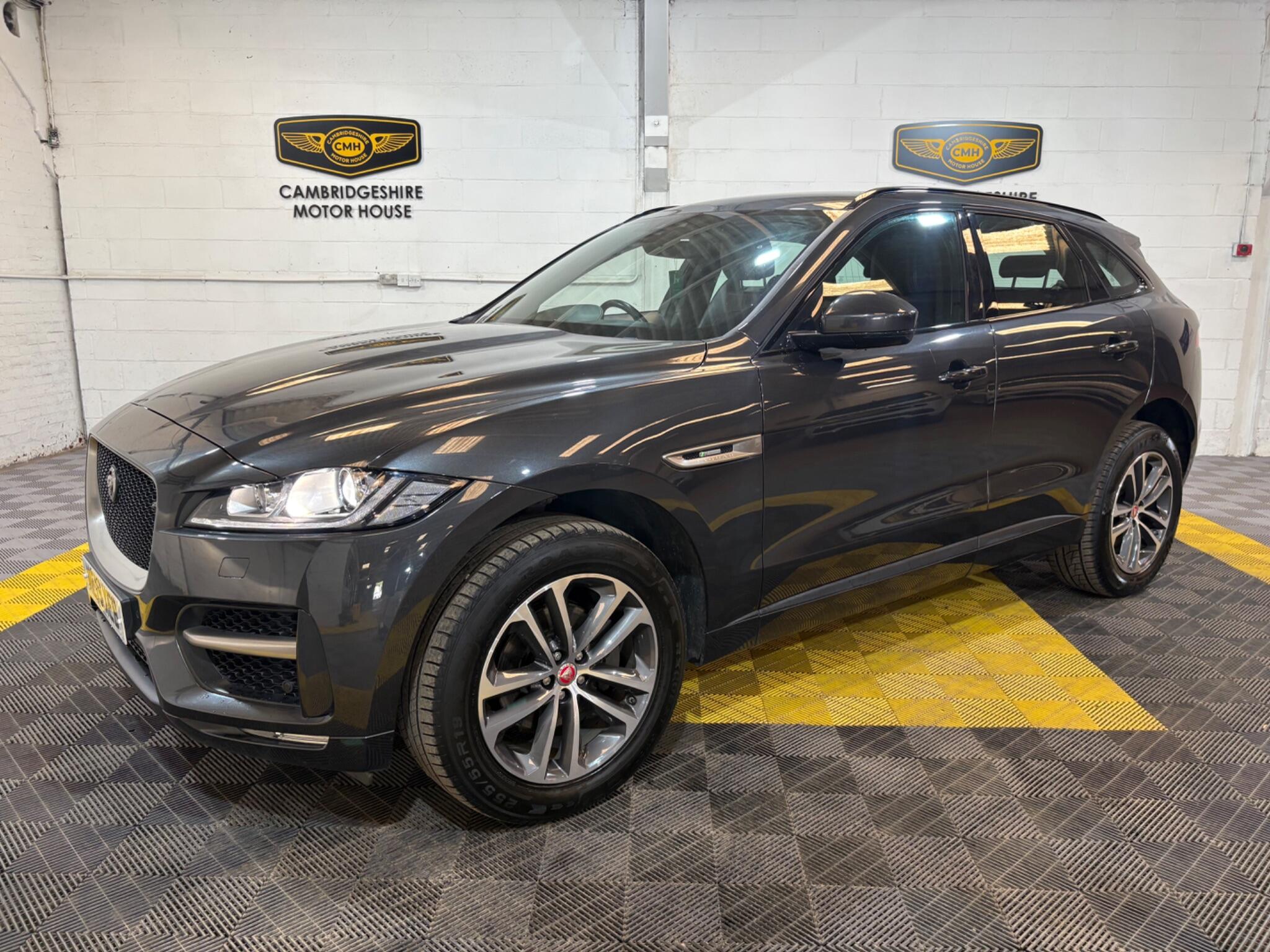 Jaguar F-Pace view 6