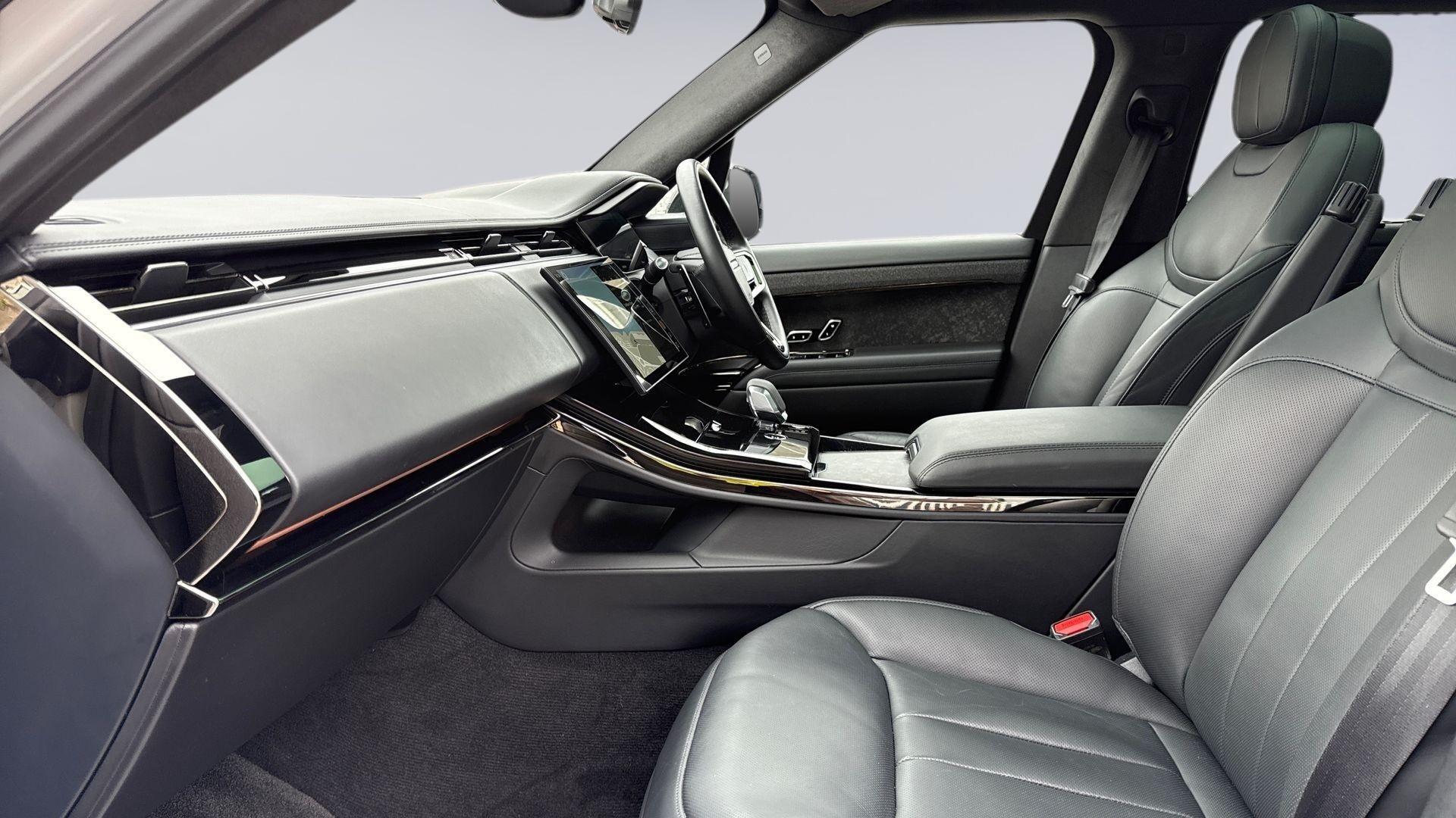 Land Rover Range Rover Sport view 3