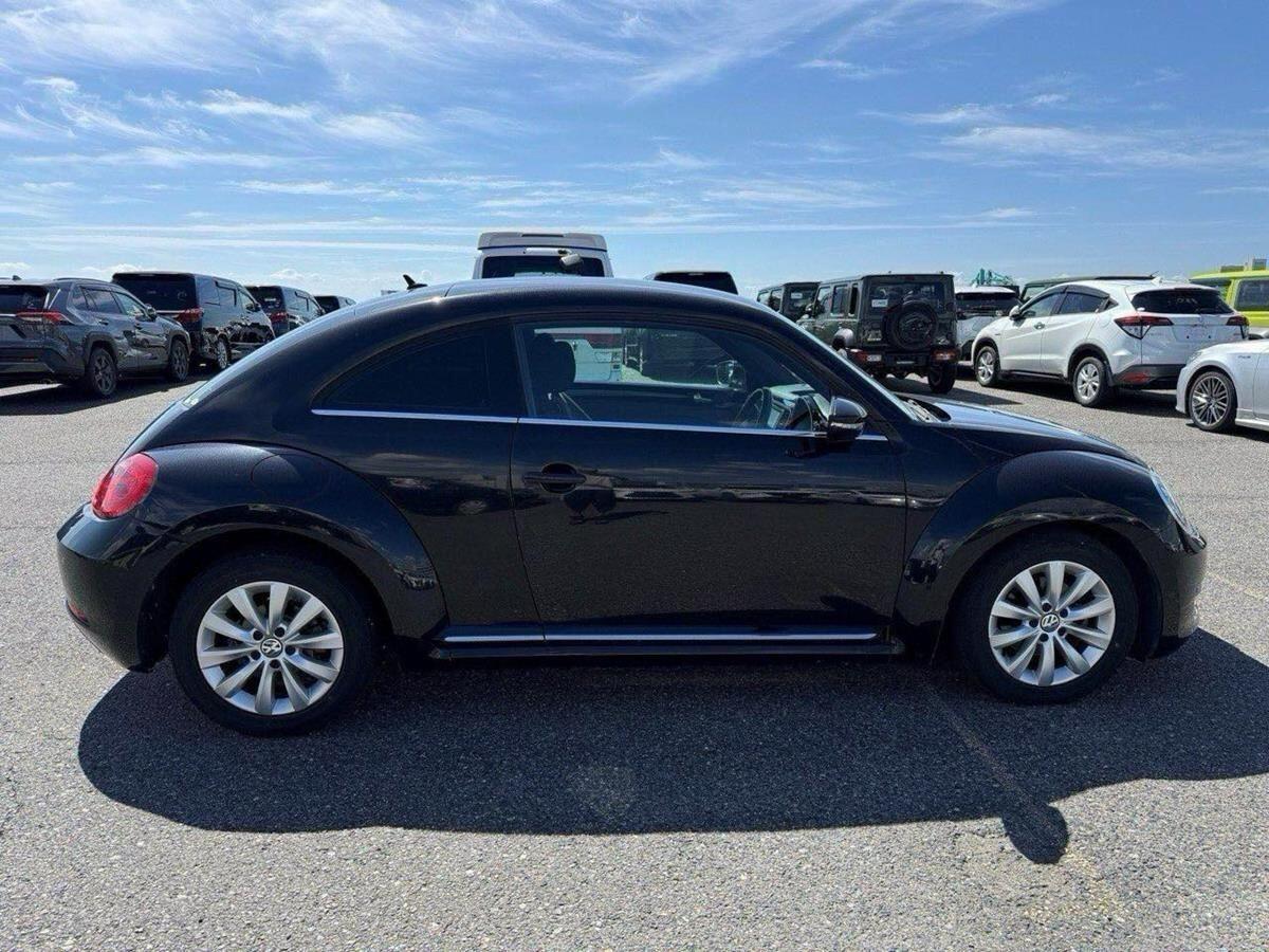 Volkswagen Beetle view 5
