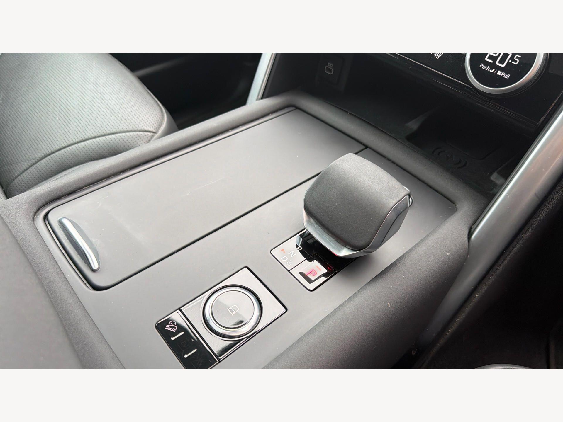 Land Rover Discovery view 16