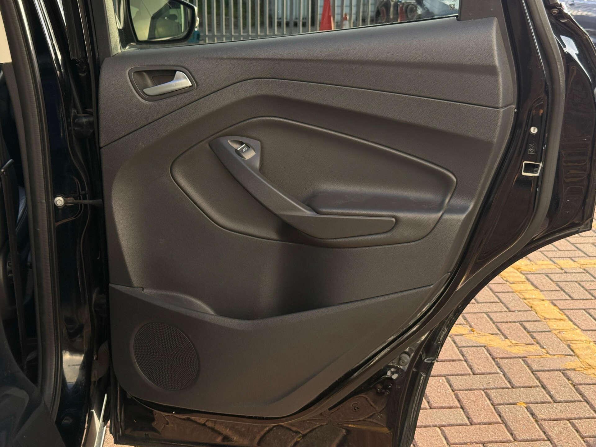 Ford Kuga view 40