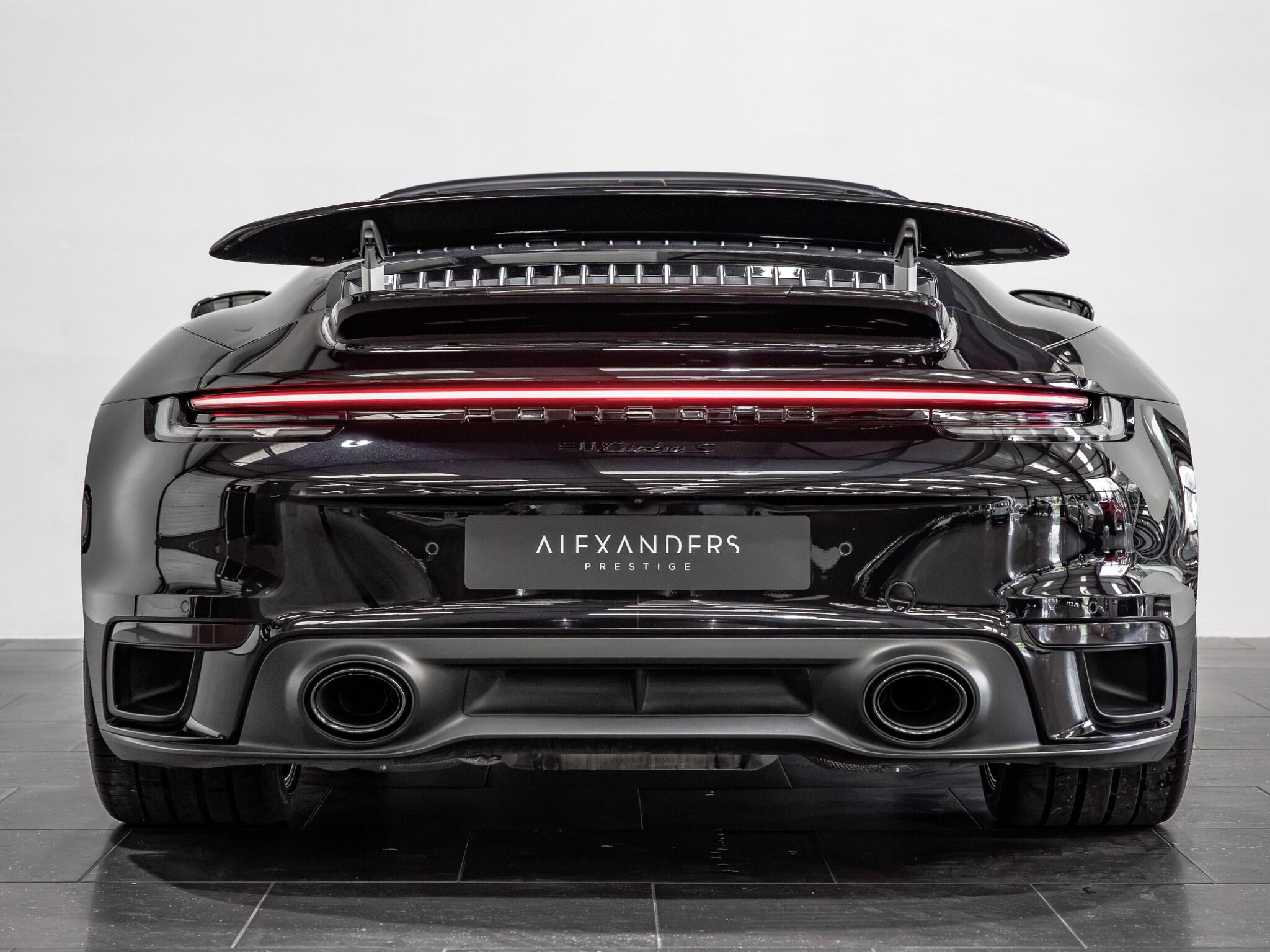 Porsche 911 view 11