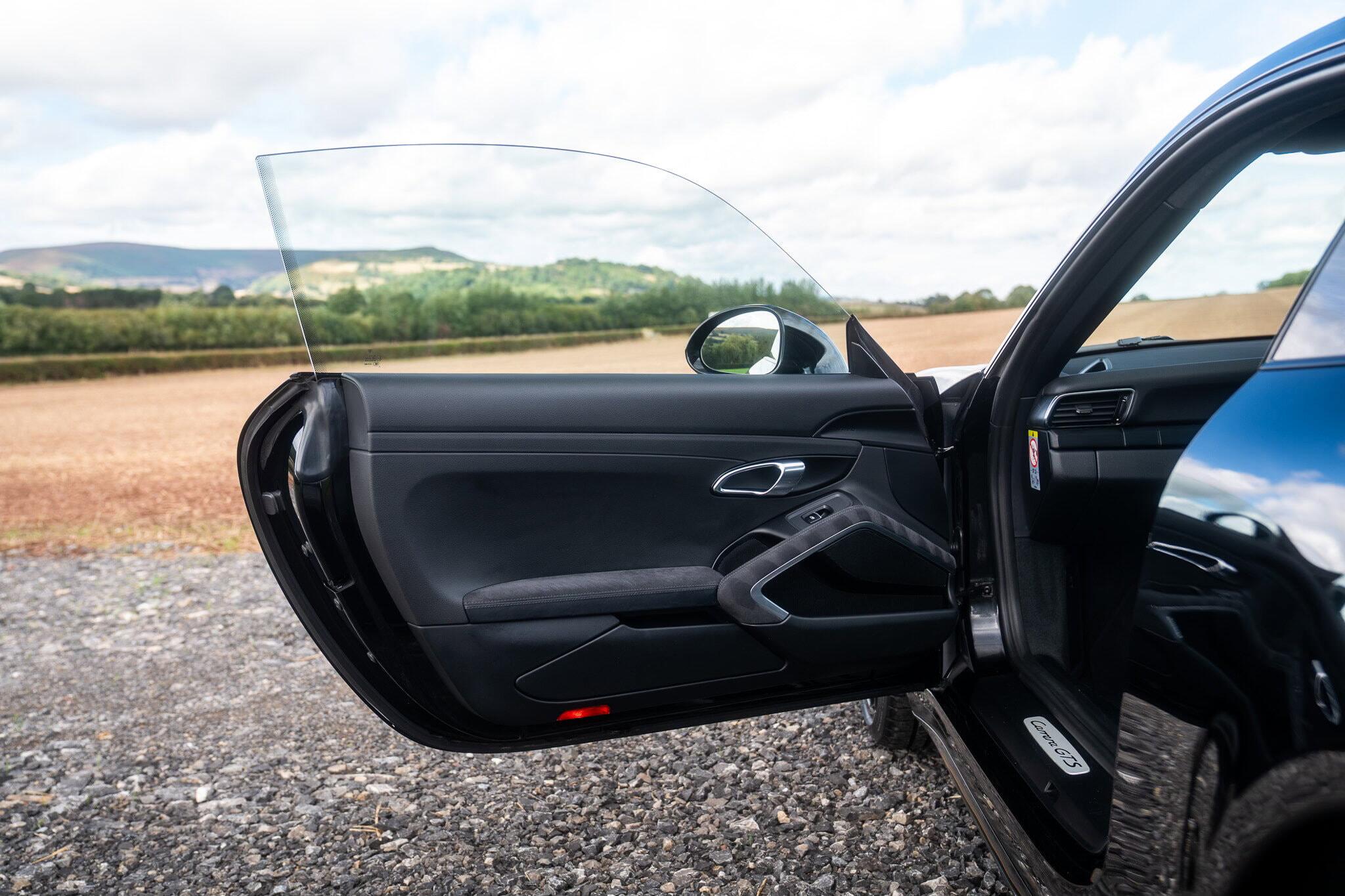 Porsche 911 view 42