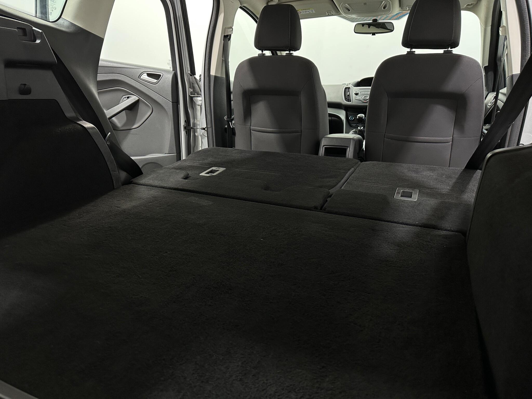 Ford Kuga view 44