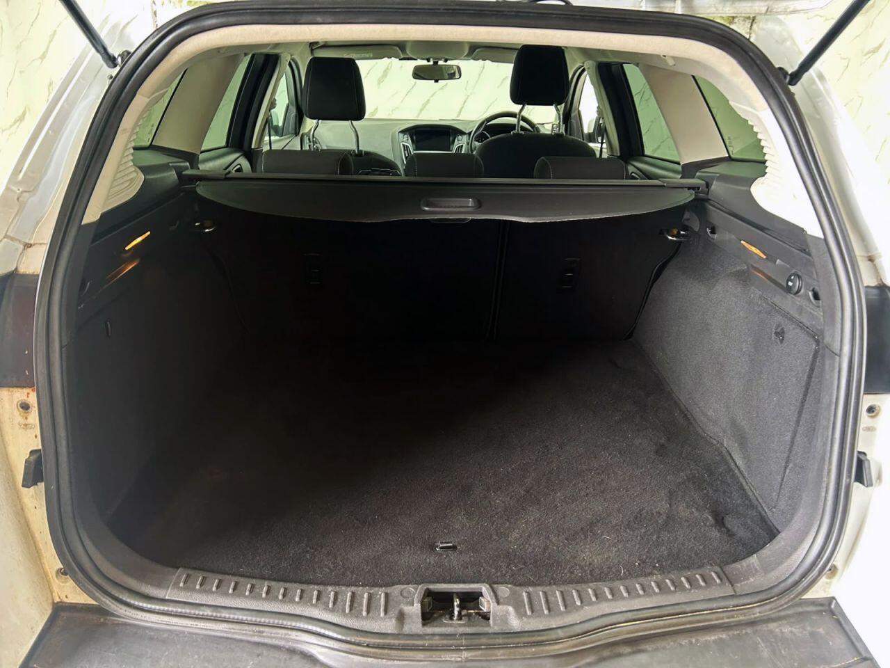 Ford Focus view 22