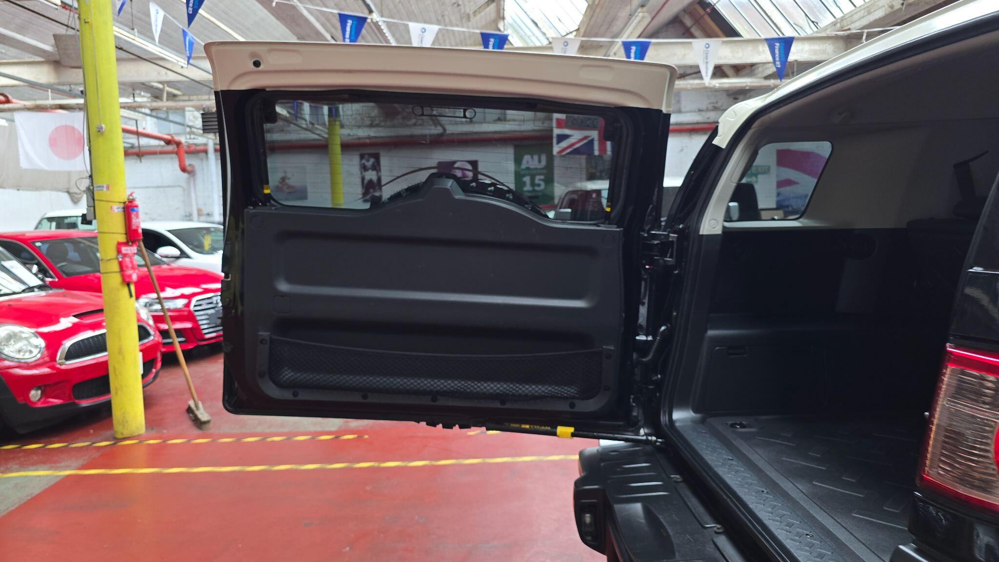Toyota FJ Cruiser view 29