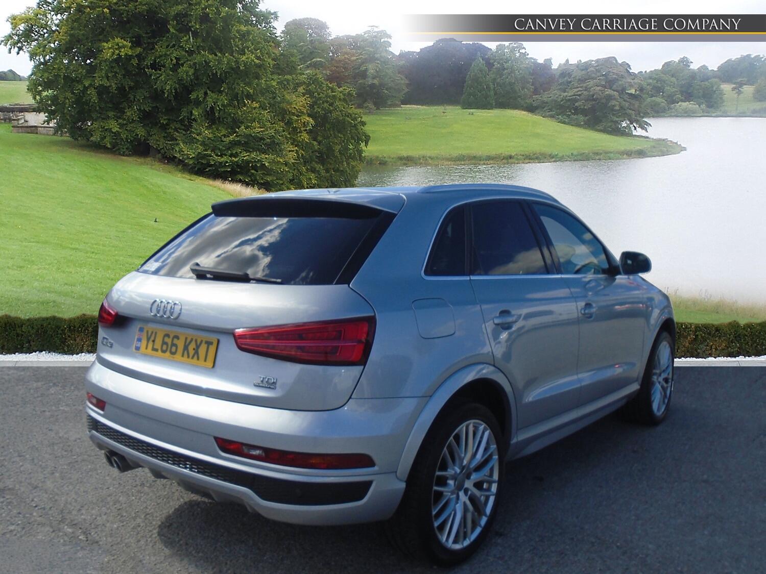 Audi Q3 view 3