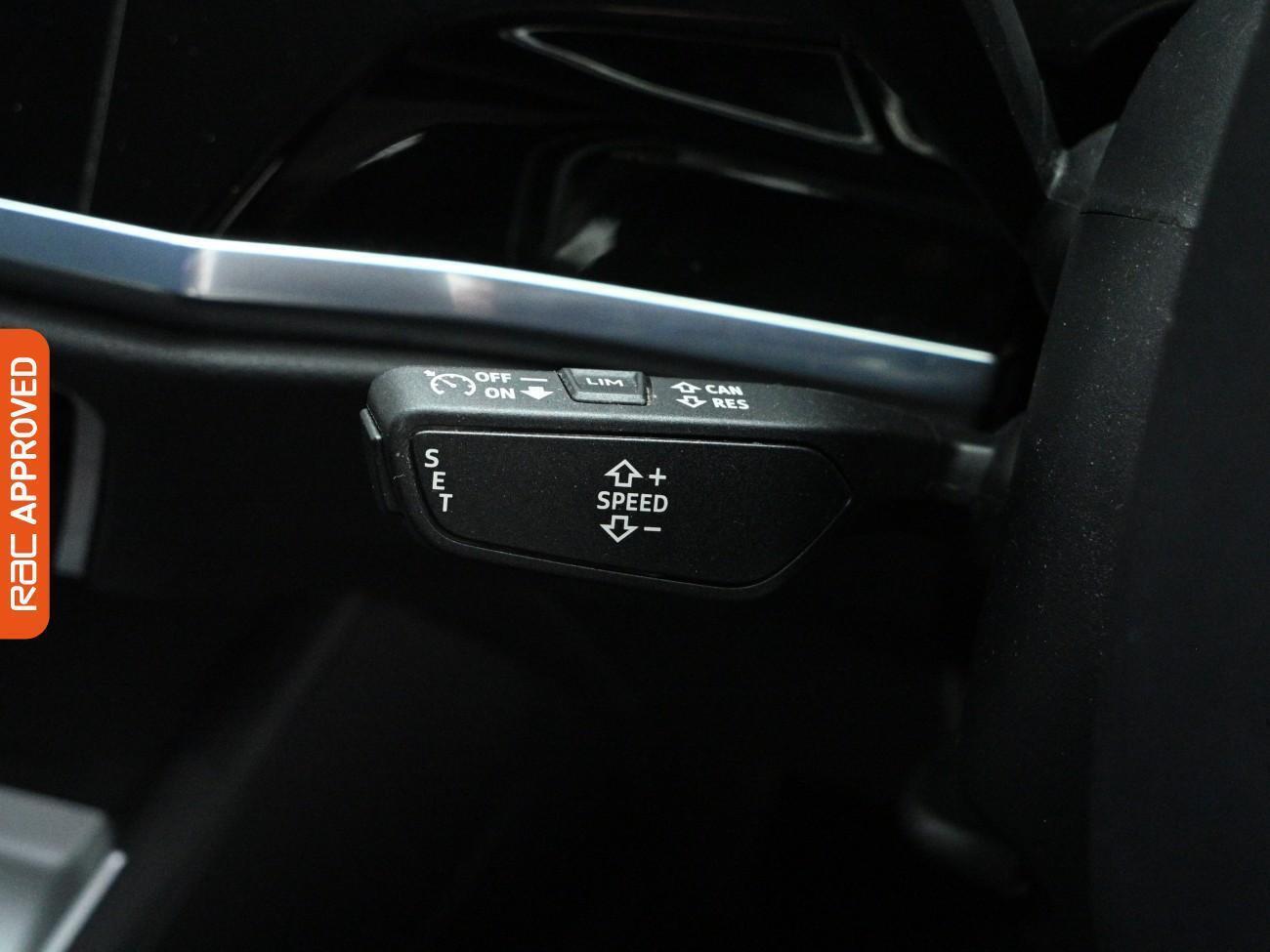 Audi Q3 view 19