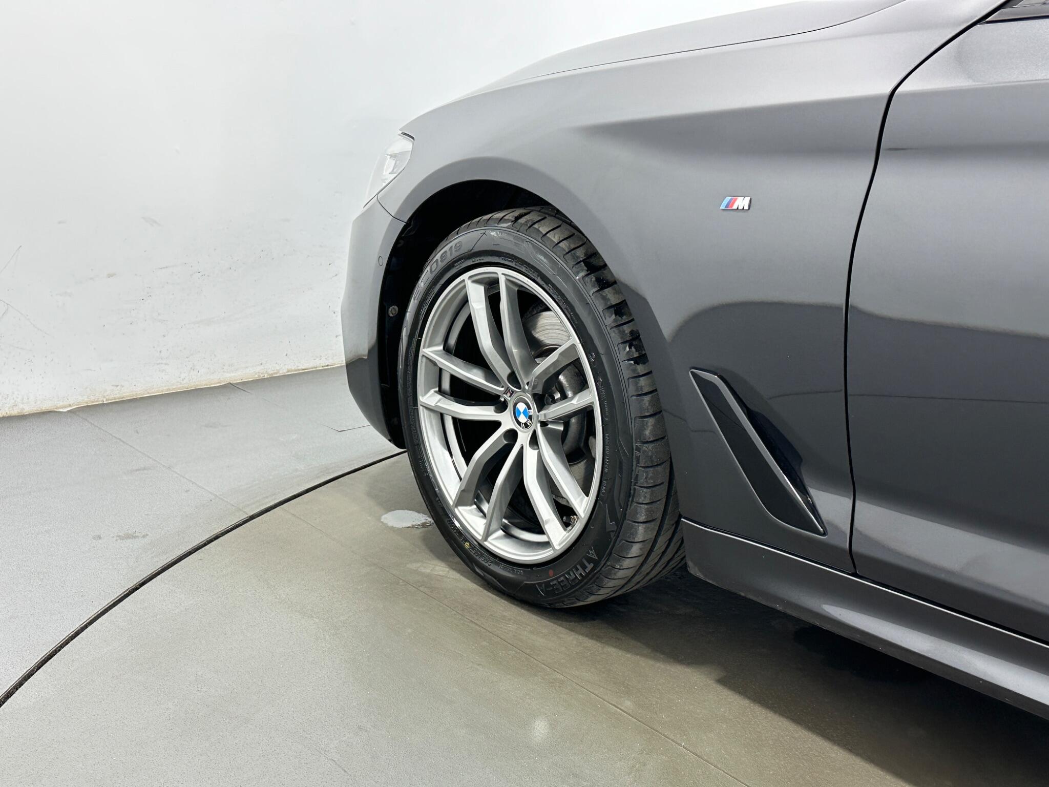 BMW 5 Series view 48