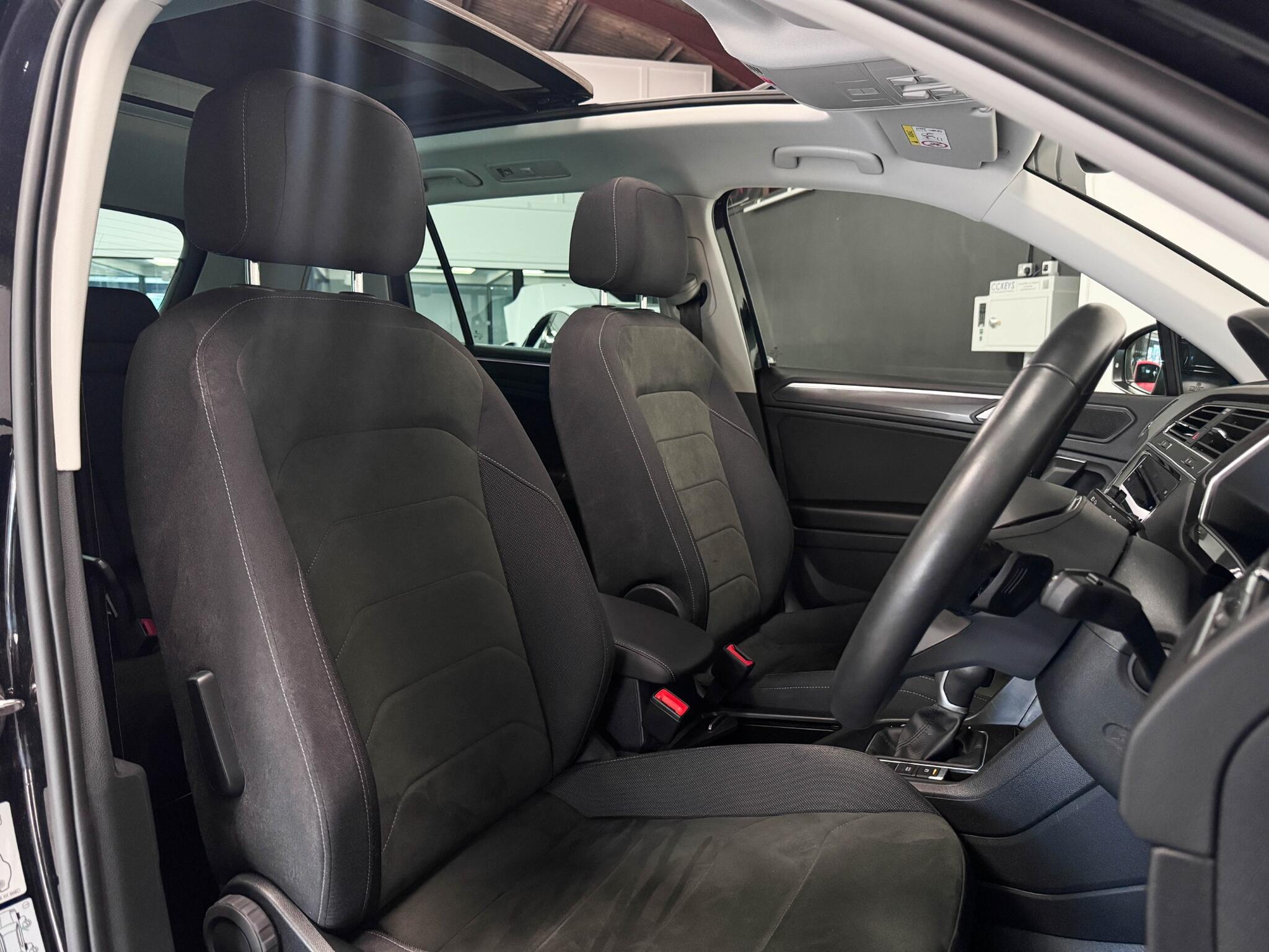 Volkswagen Tiguan view 23