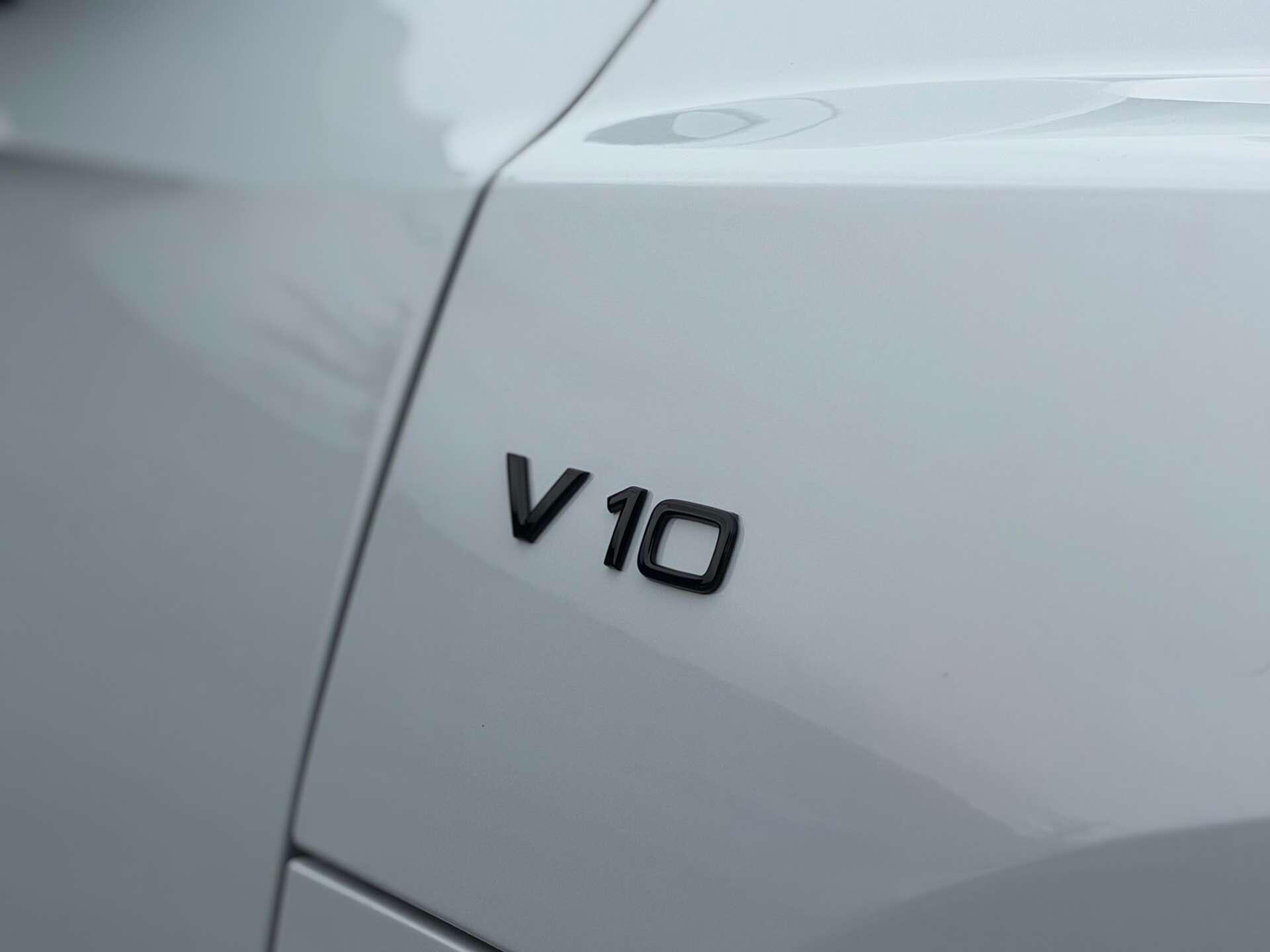 Audi R8 view 10