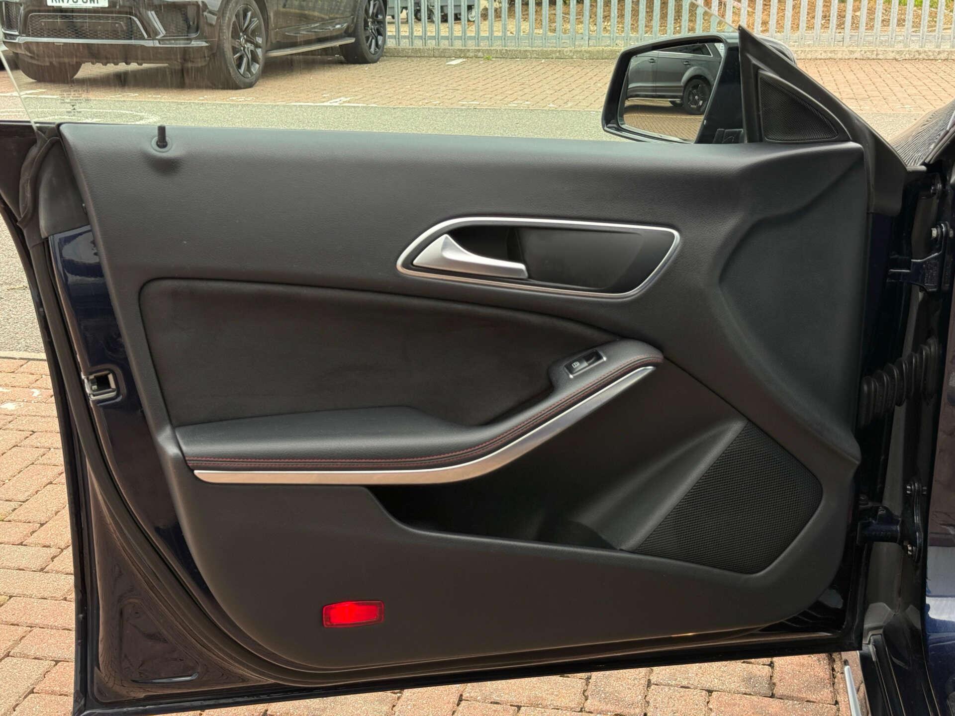 Mercedes-Benz Cla view 42
