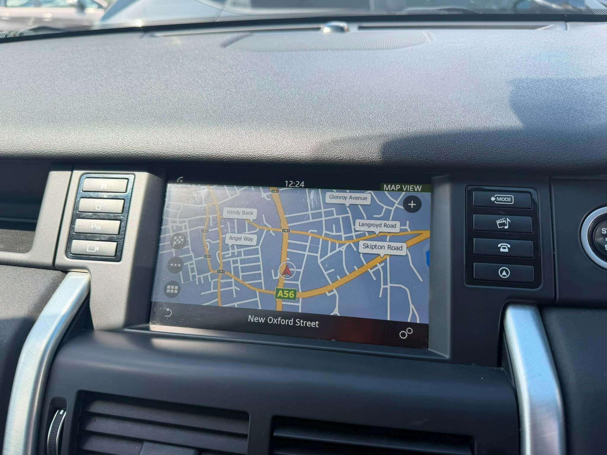 Land Rover Discovery Sport view 6