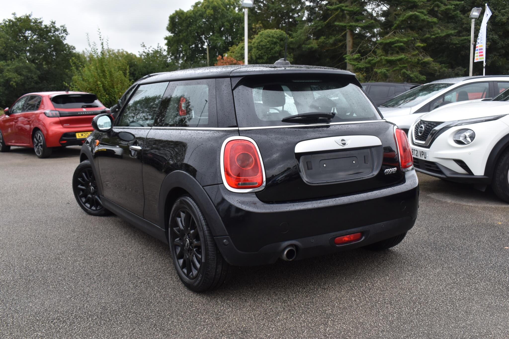 Hatch - 1.5 Cooper Auto Euro 6 (s/s) 3dr - Image 3