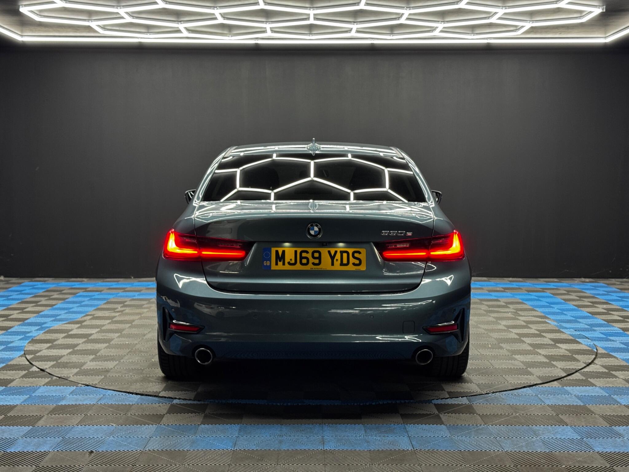 BMW 3 Series view 6