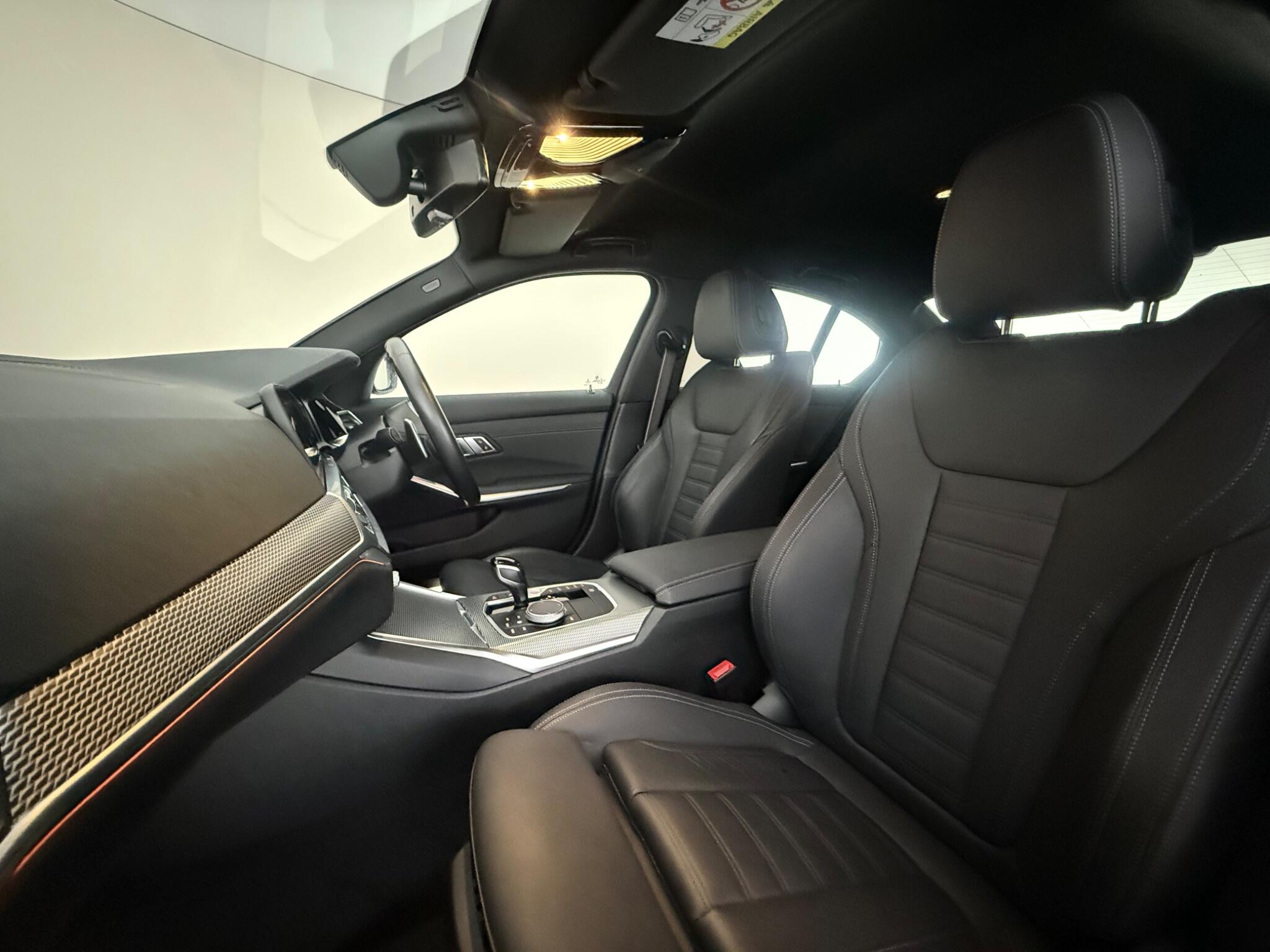 BMW 3 Series view 16