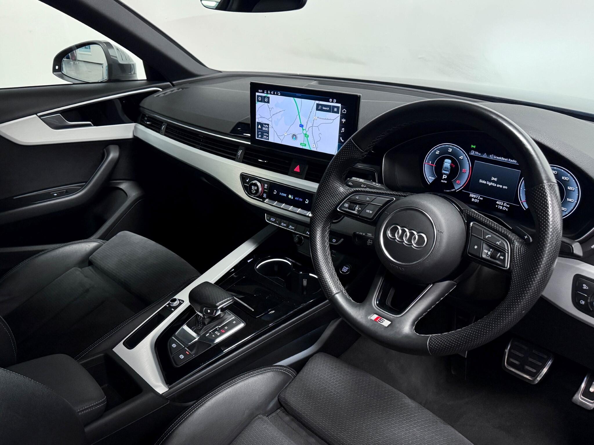 Audi A4 view 18