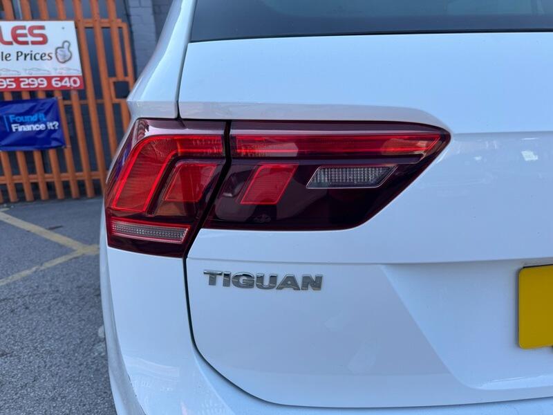 Volkswagen Tiguan view 12