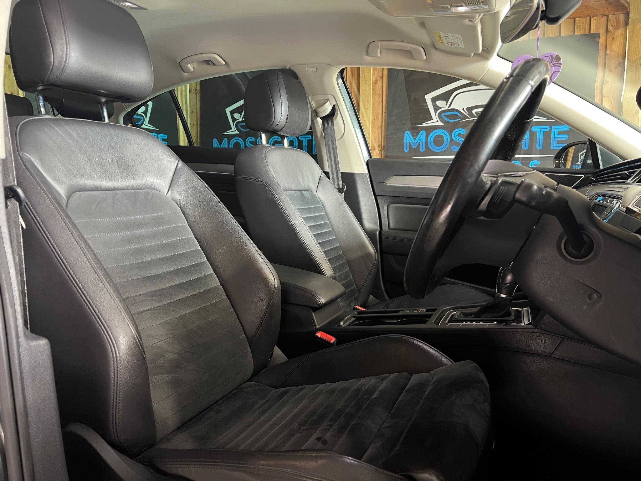 Volkswagen Passat view 17