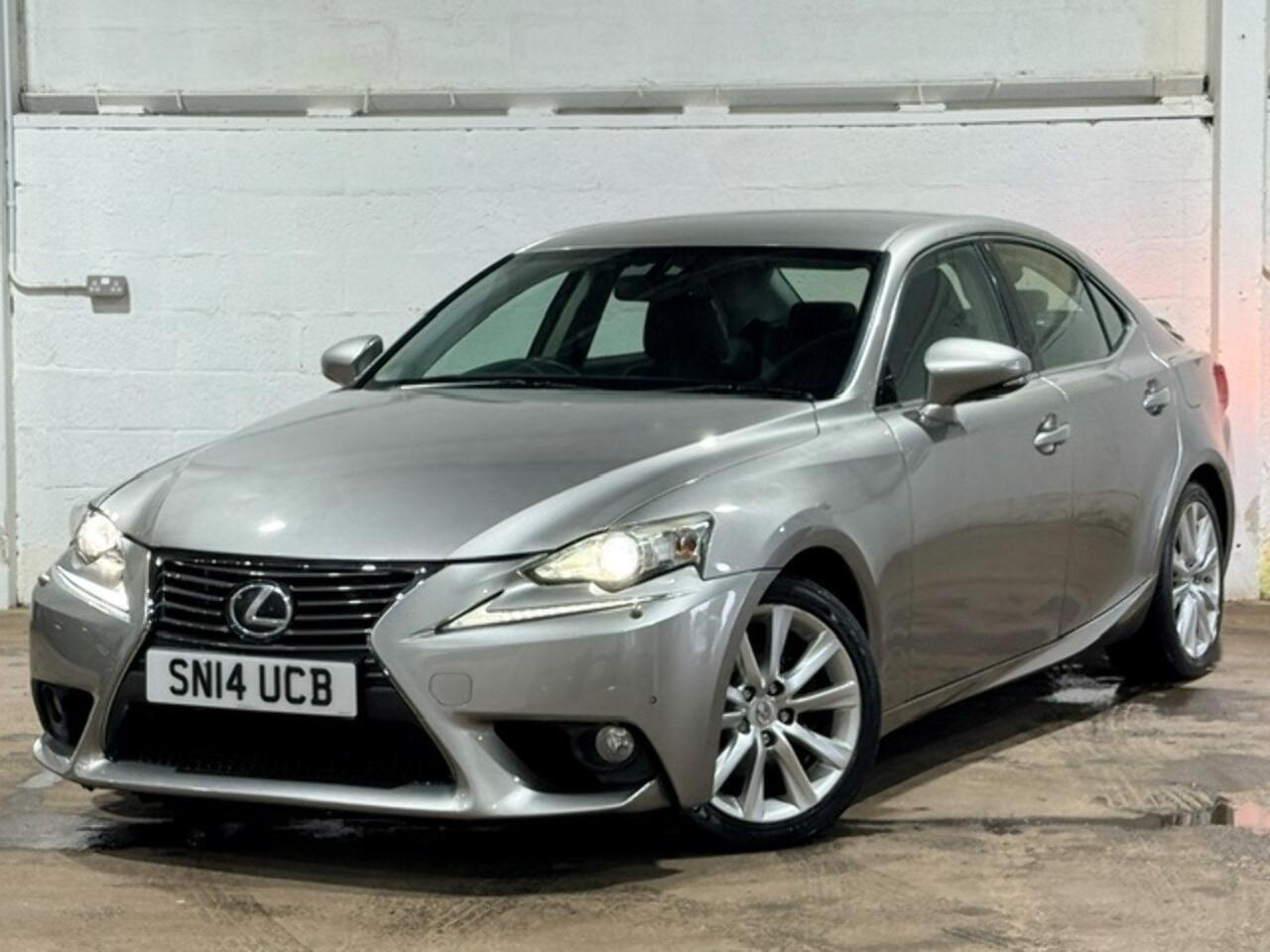Lexus IS view 40