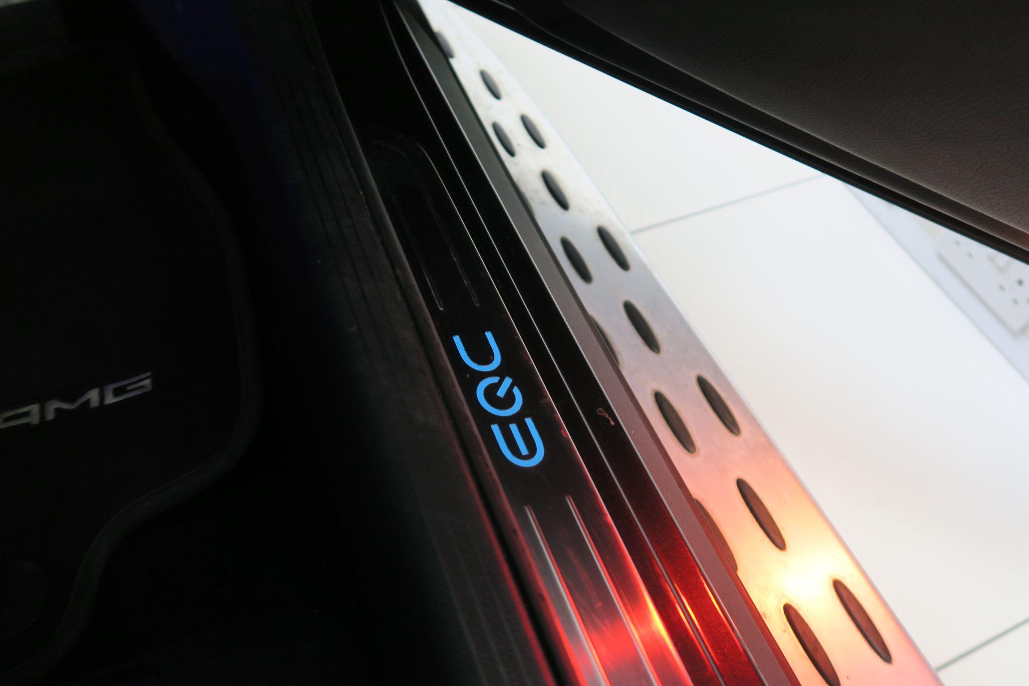 Mercedes-Benz EQC view 17