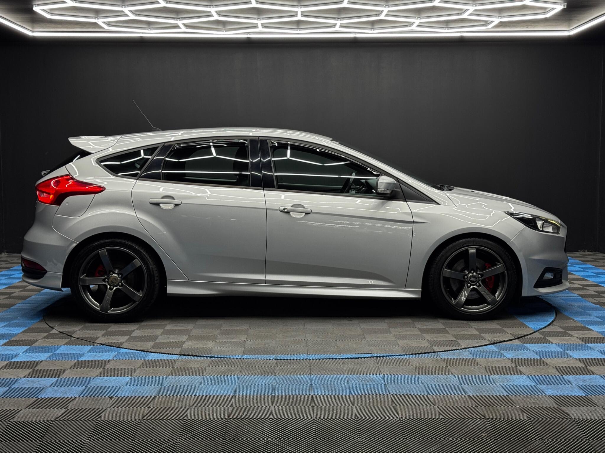 Ford Focus view 4