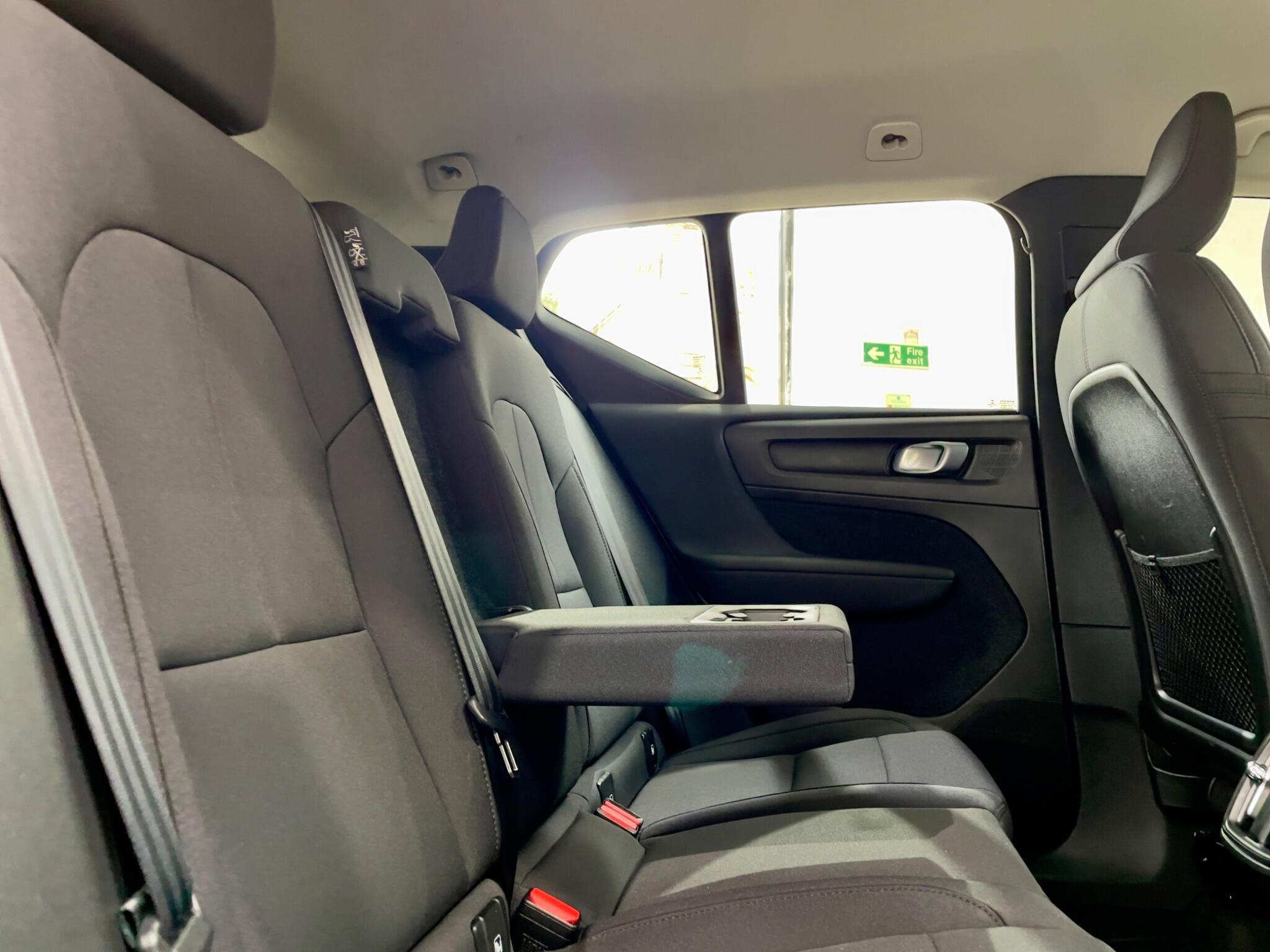 Volvo XC40 view 8