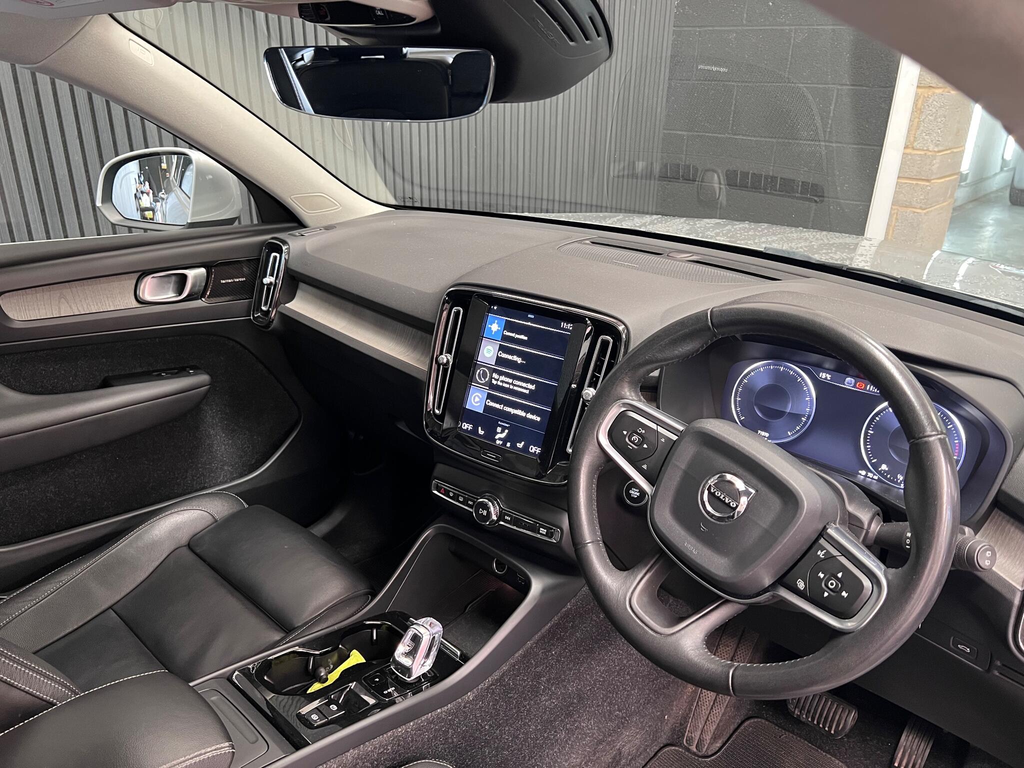 Volvo XC40 view 2