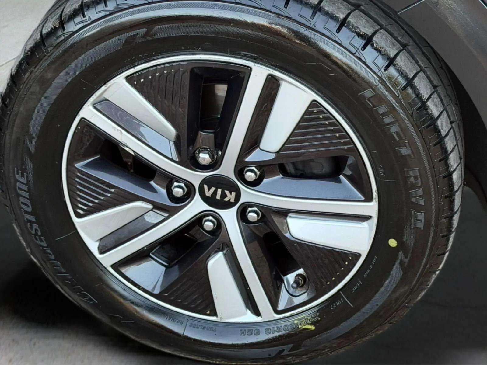 Kia Niro view 68