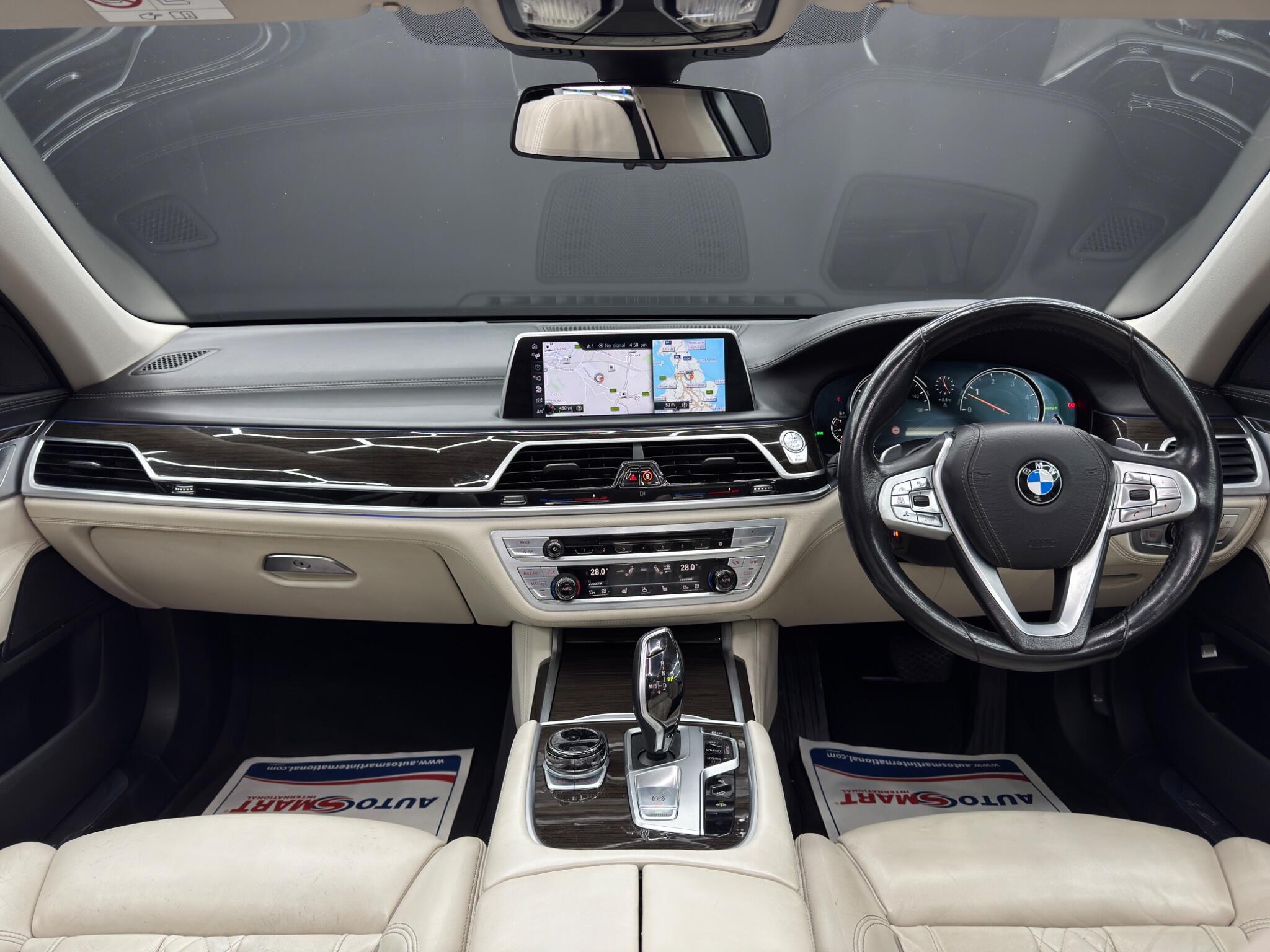 BMW 7 Series view 10