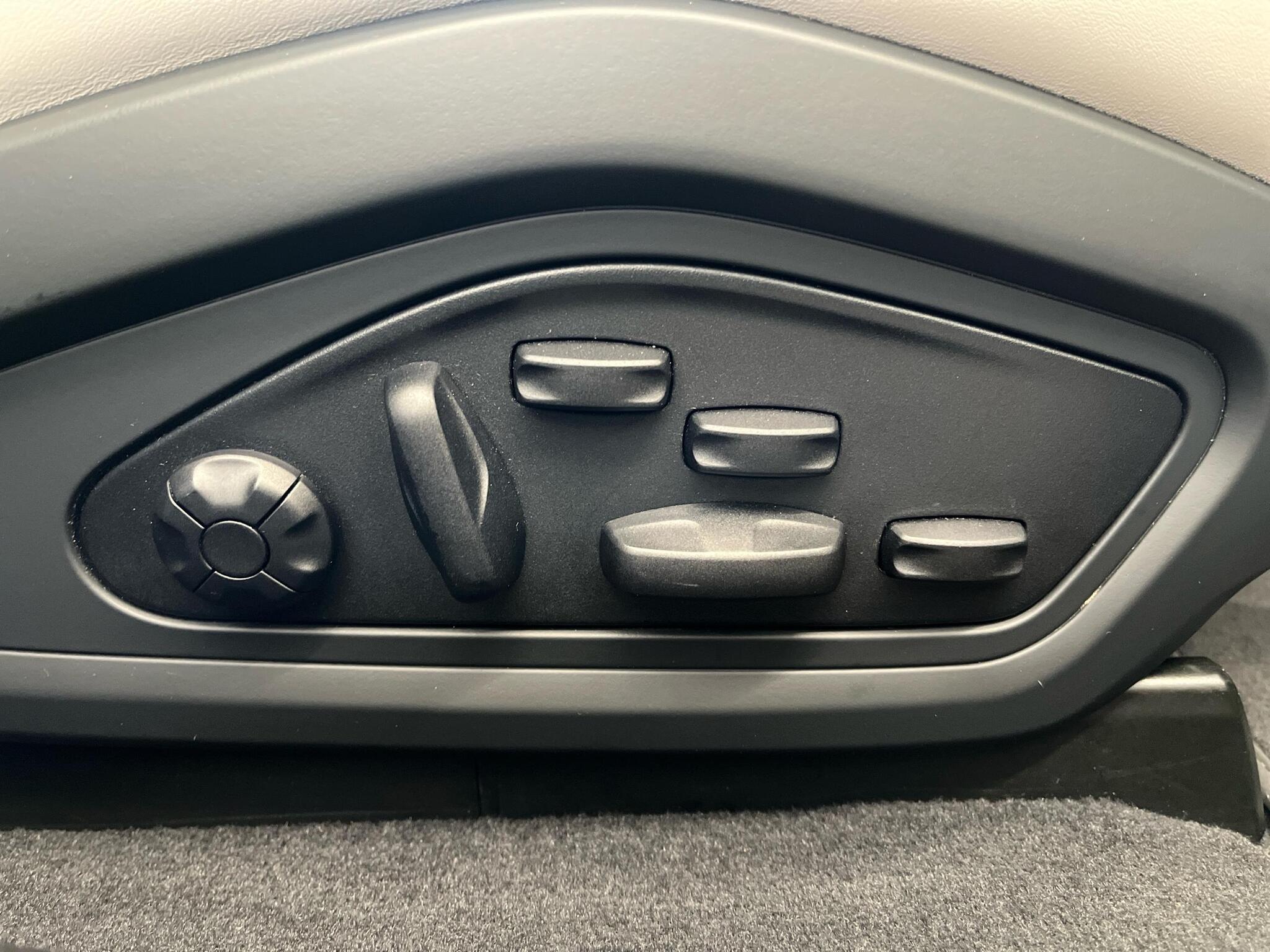 Porsche Taycan view 37