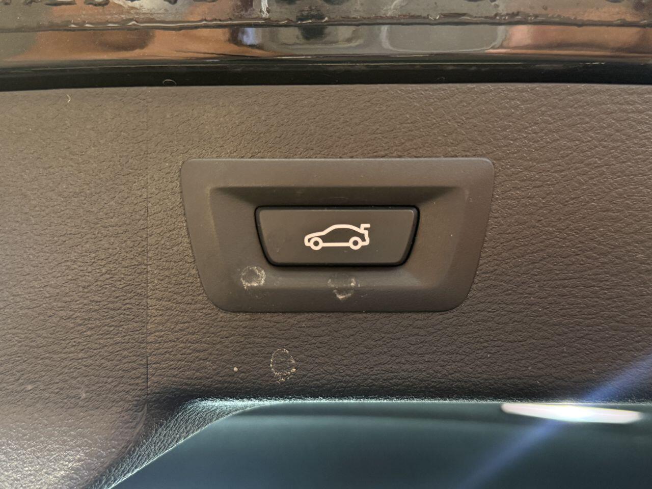 BMW X6 view 18