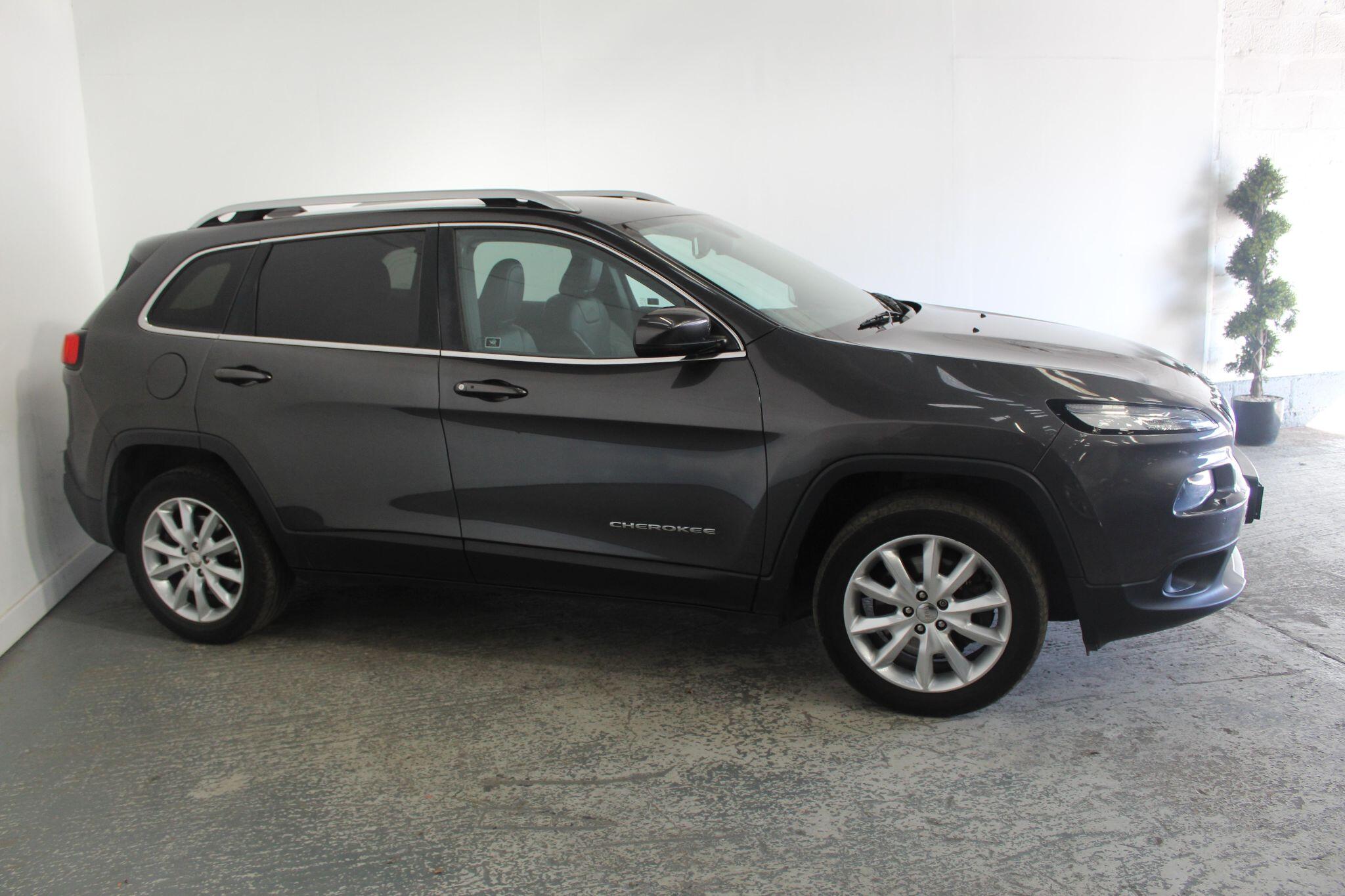Jeep Cherokee view 4