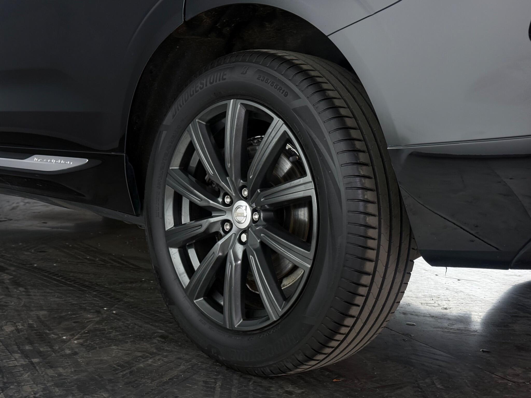Volvo XC60 view 9