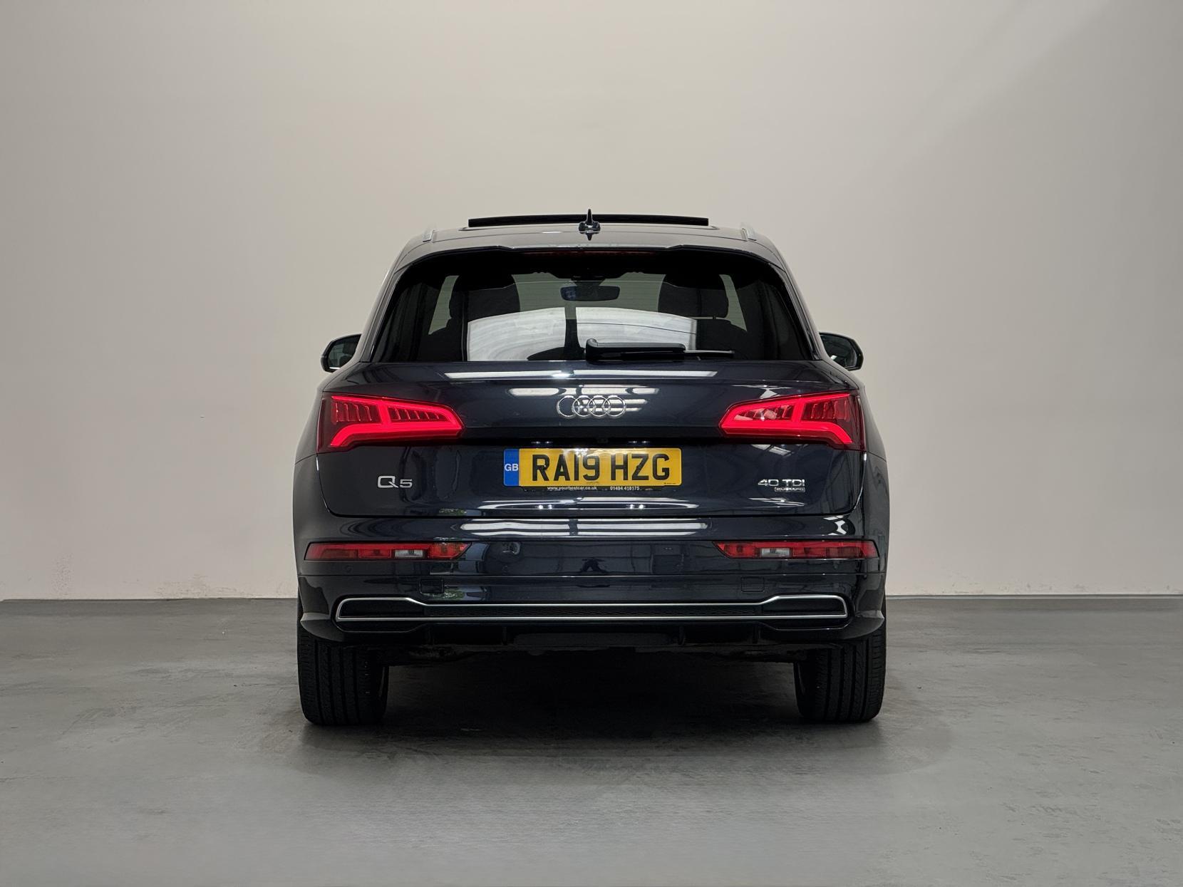 Audi Q5 view 13