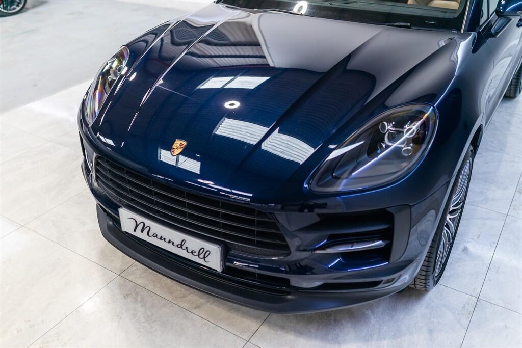 Porsche Macan view 14