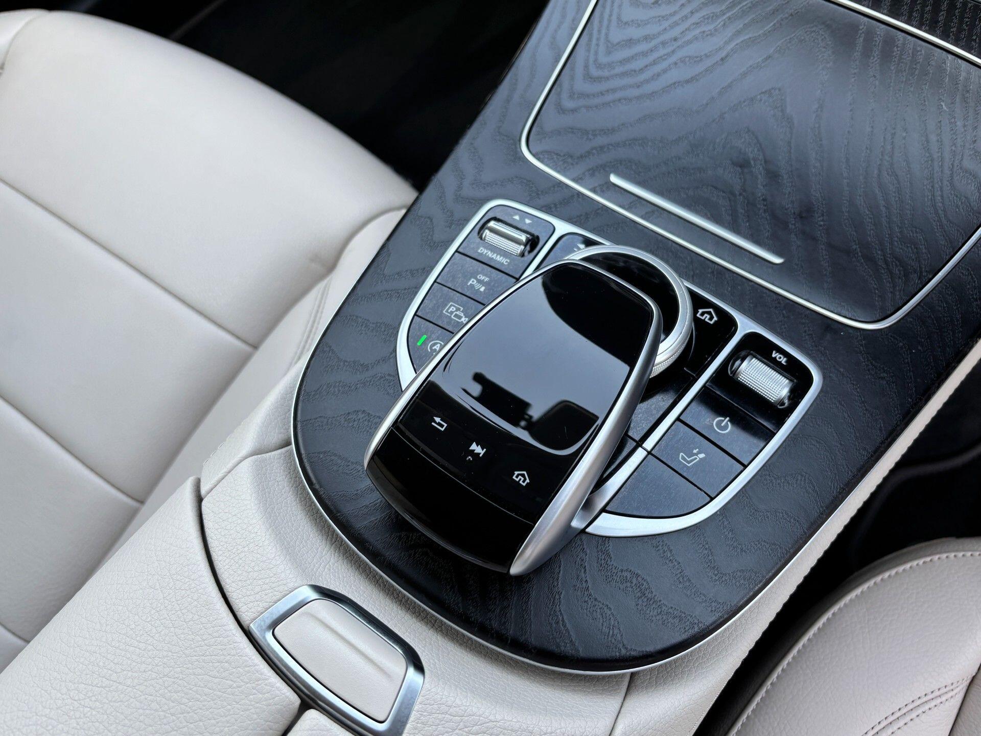 Mercedes-Benz E-Class view 26
