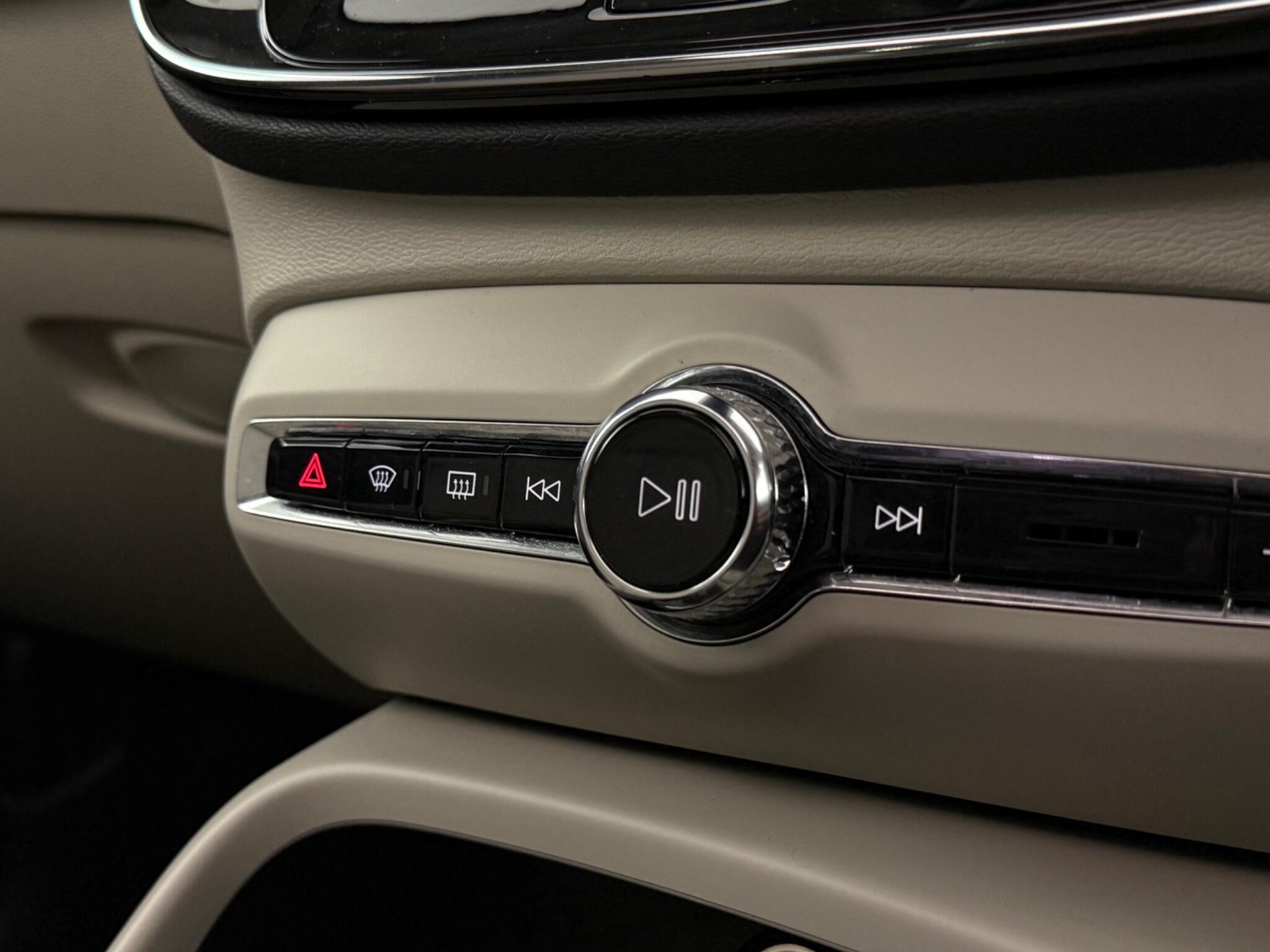 Volvo XC40 view 27