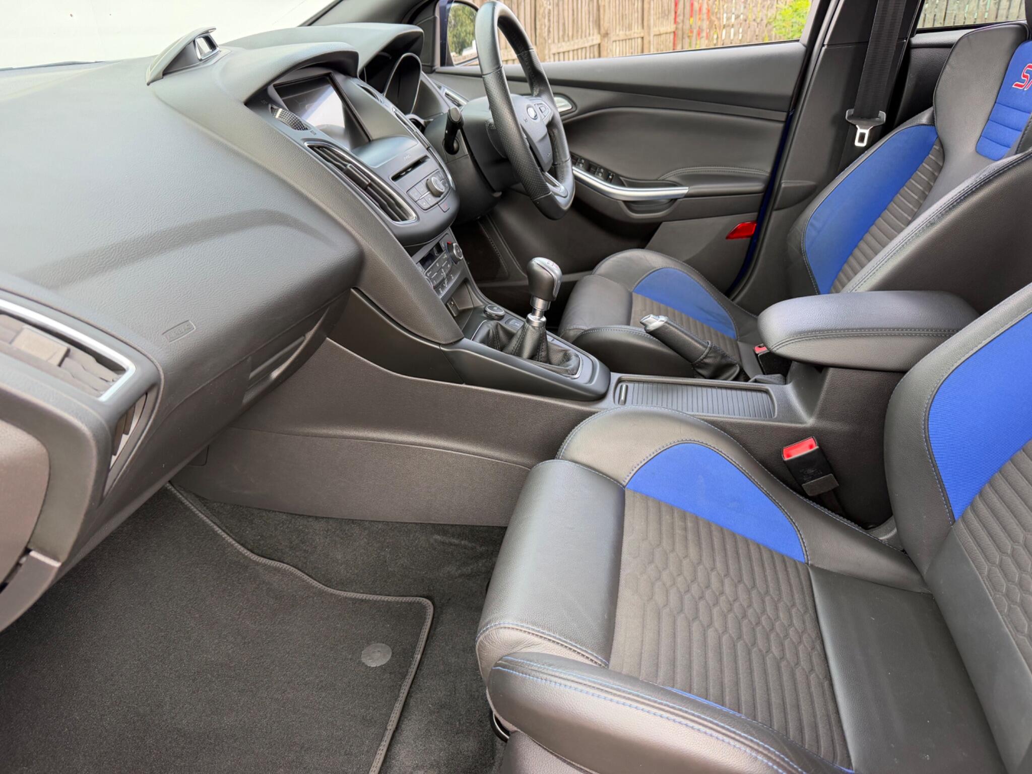Ford Focus view 29