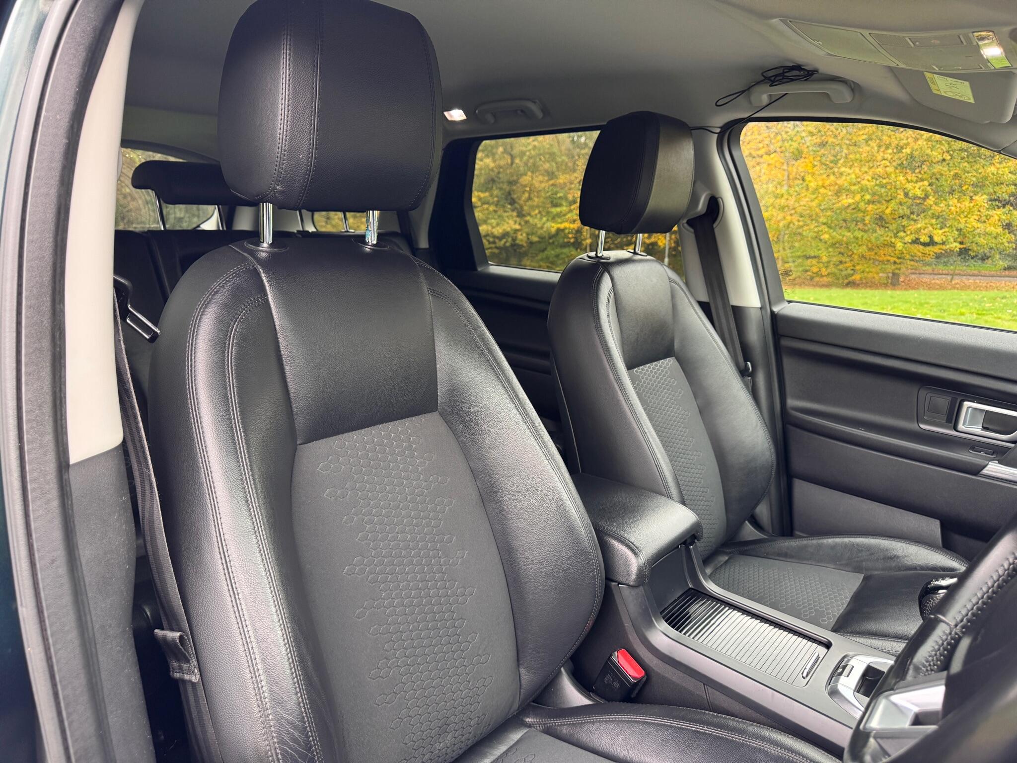 2016 Land Rover Discovery Sport 2.0 TD4 SE Tech 4WD Euro 6 (s/s) 5dr (5 Seat) • 100,000 miles image 34