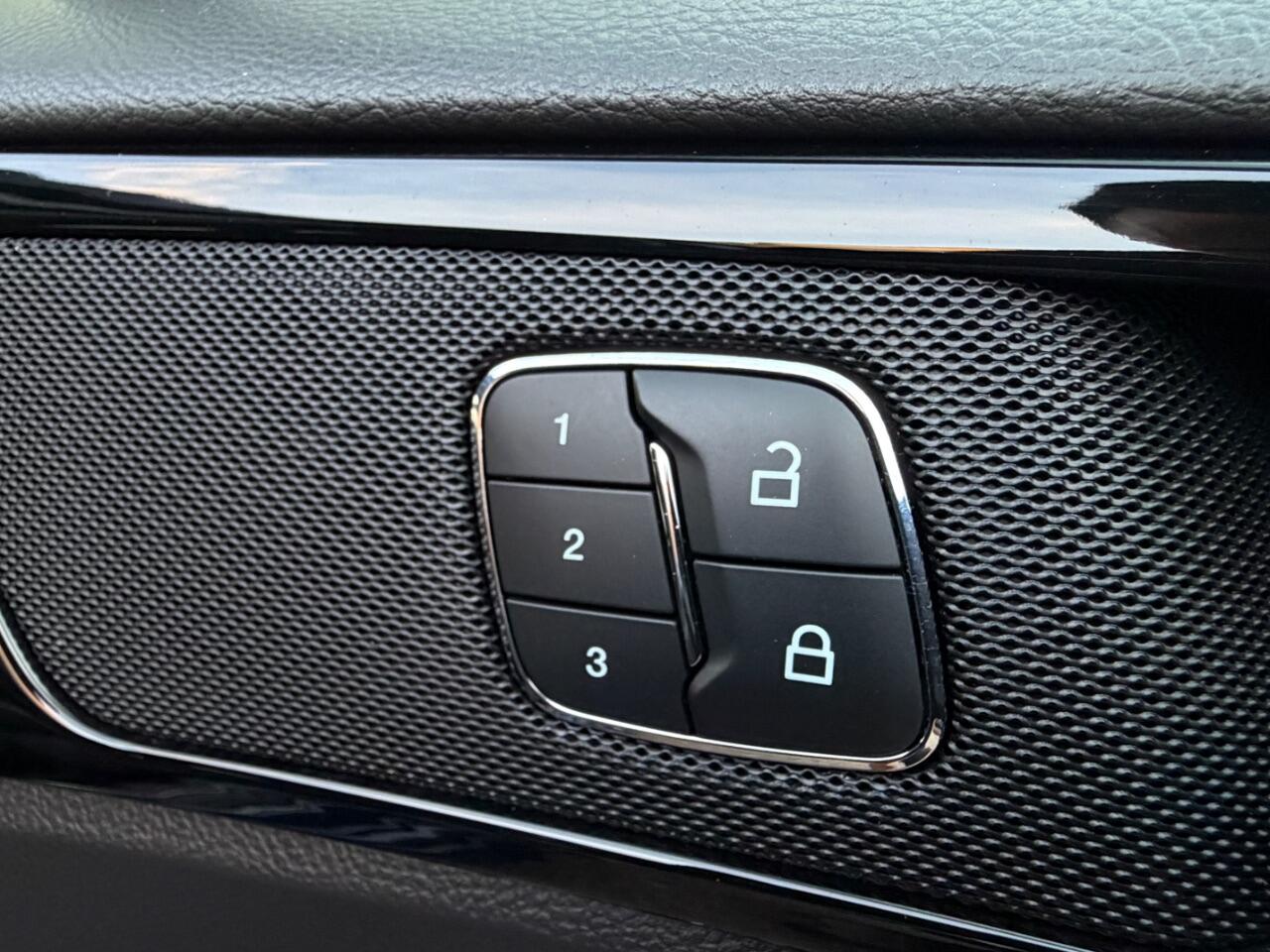 Ford Mondeo view 16