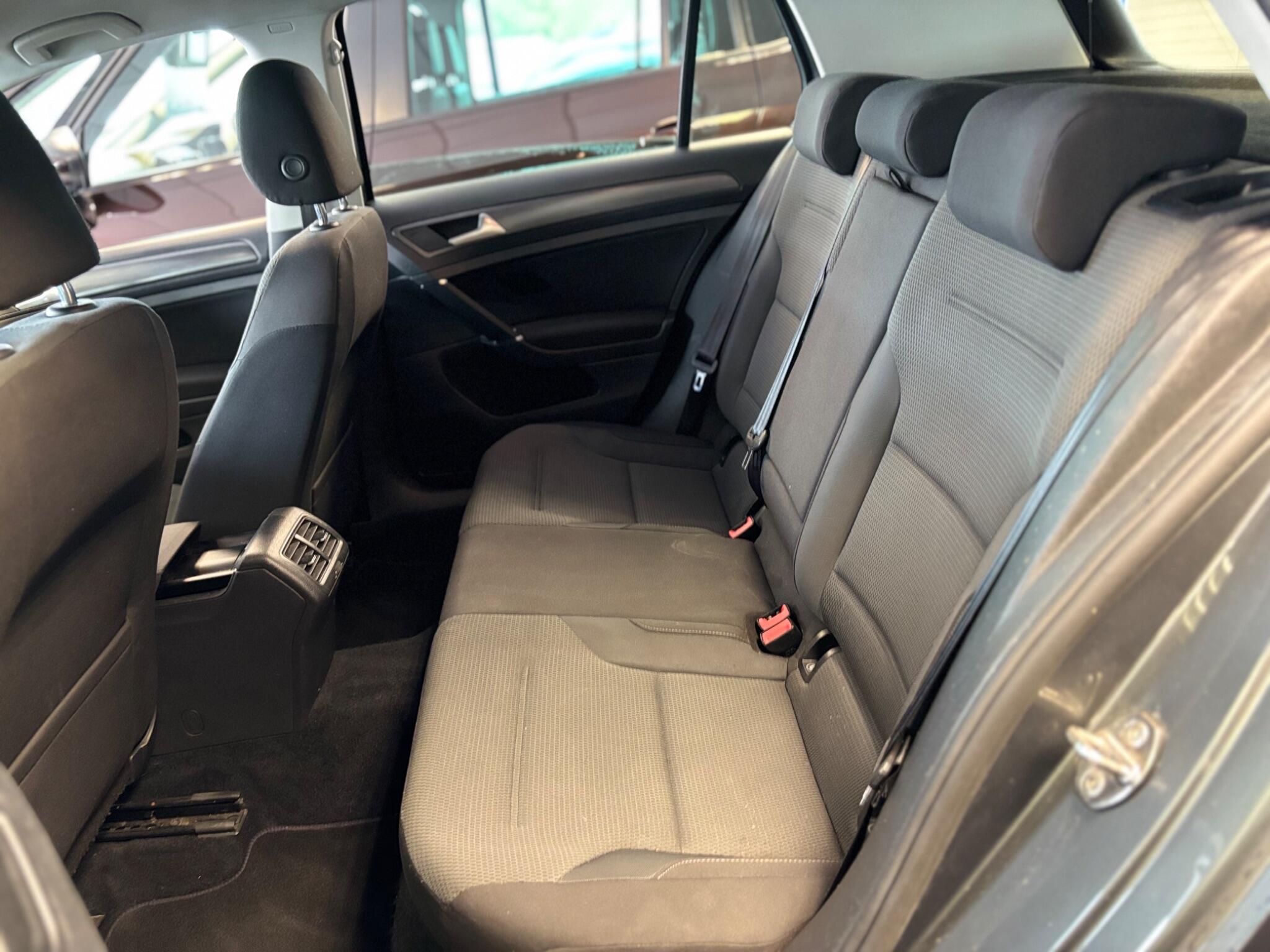Volkswagen Golf view 26