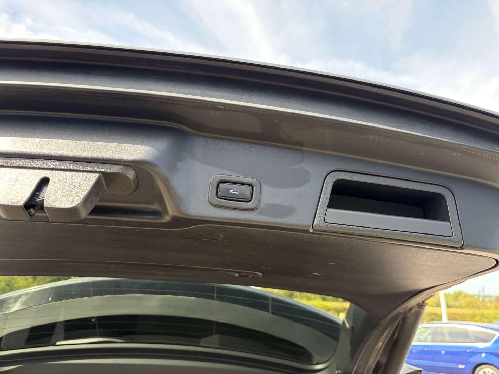 Land Rover Range Rover Evoque view 25